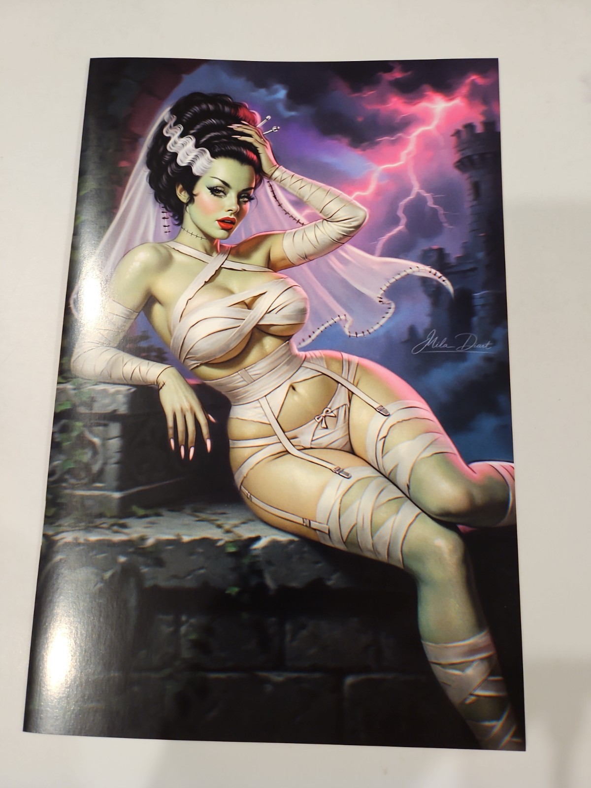Pin-Up Queens Exclusive The Bride Of Frankenstei Lingerie Cool Comics Ltd 100 Pin-Up Queens Exclusive The Bride Of Frankenstei Lingerie Cool Comics Ltd 100