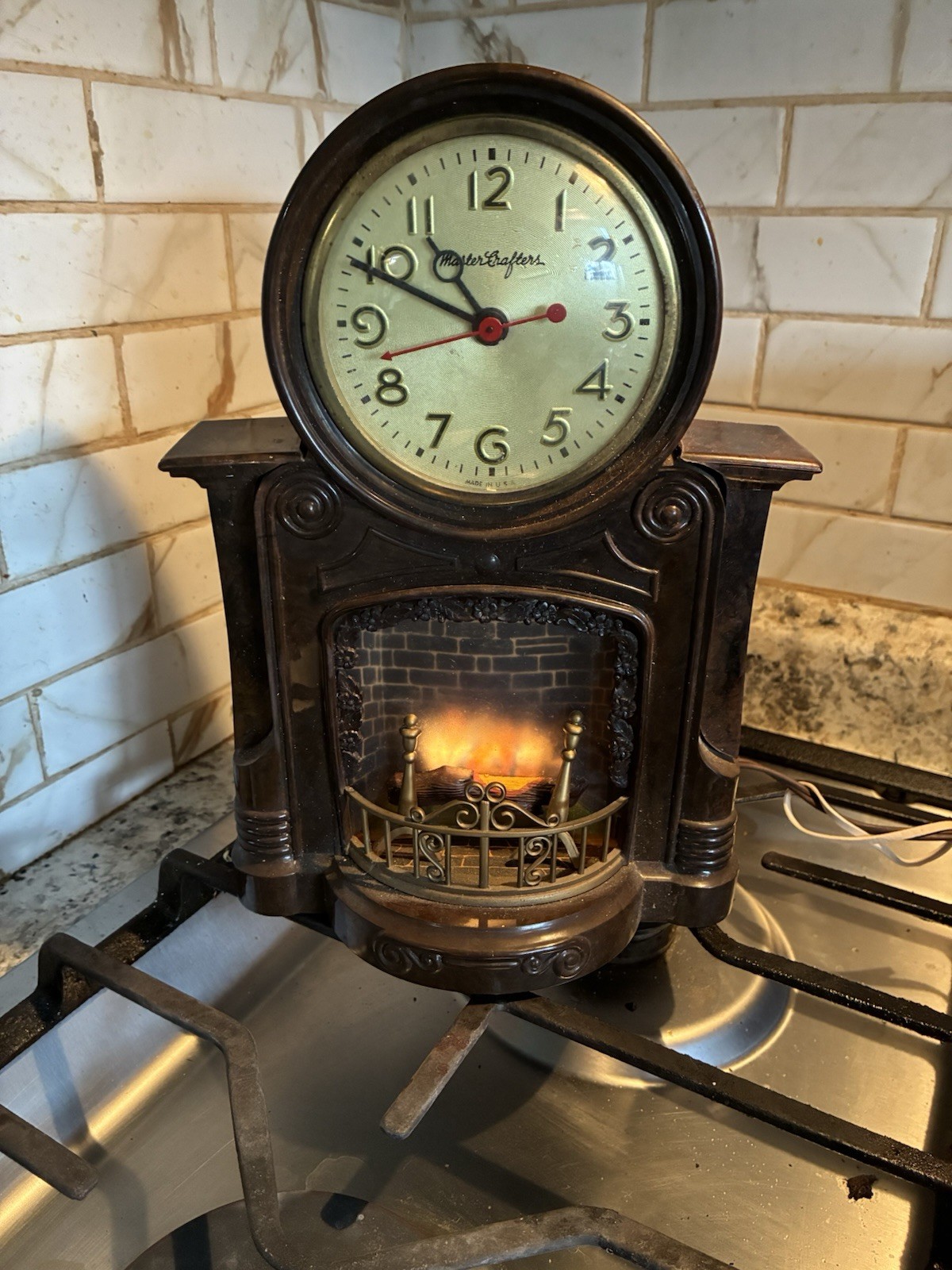 Vintage Working 1960s Master Crafters Clock 272 Fireplace Novelty Bakelite Works