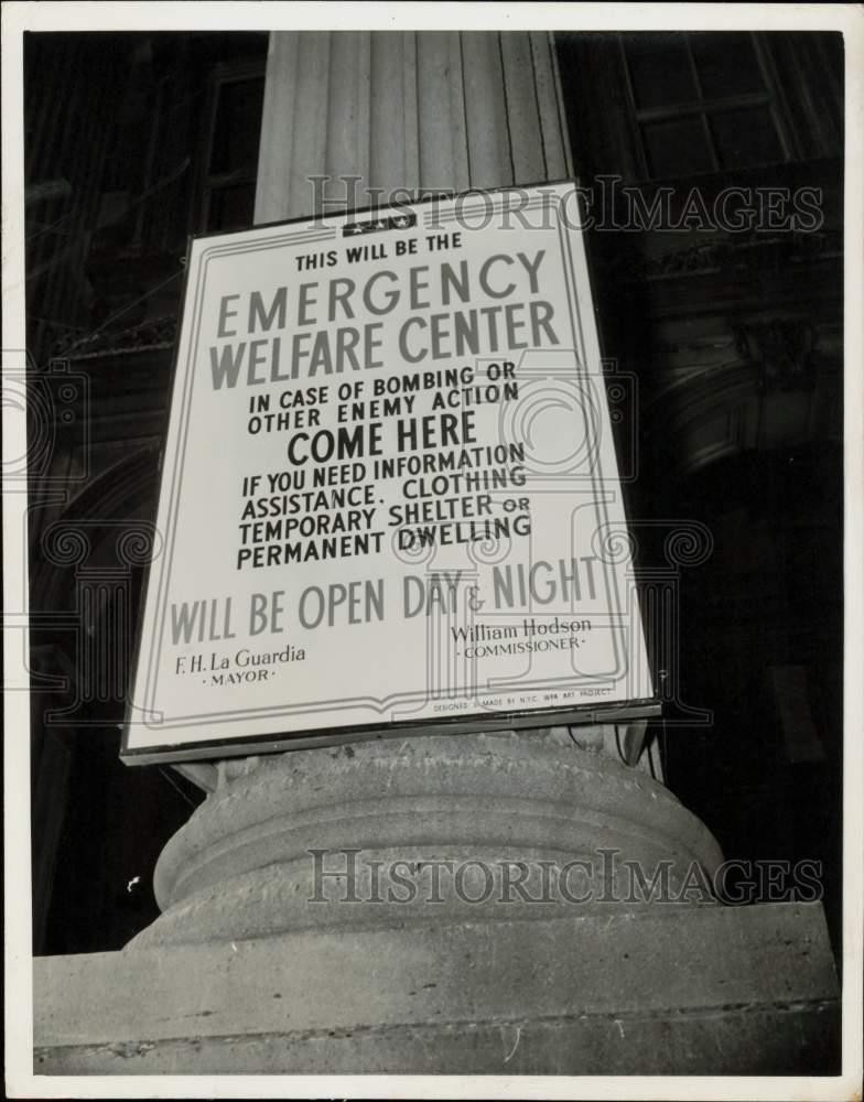 1942 Press Photo Air raid information sign on pole in New York - nei01643
