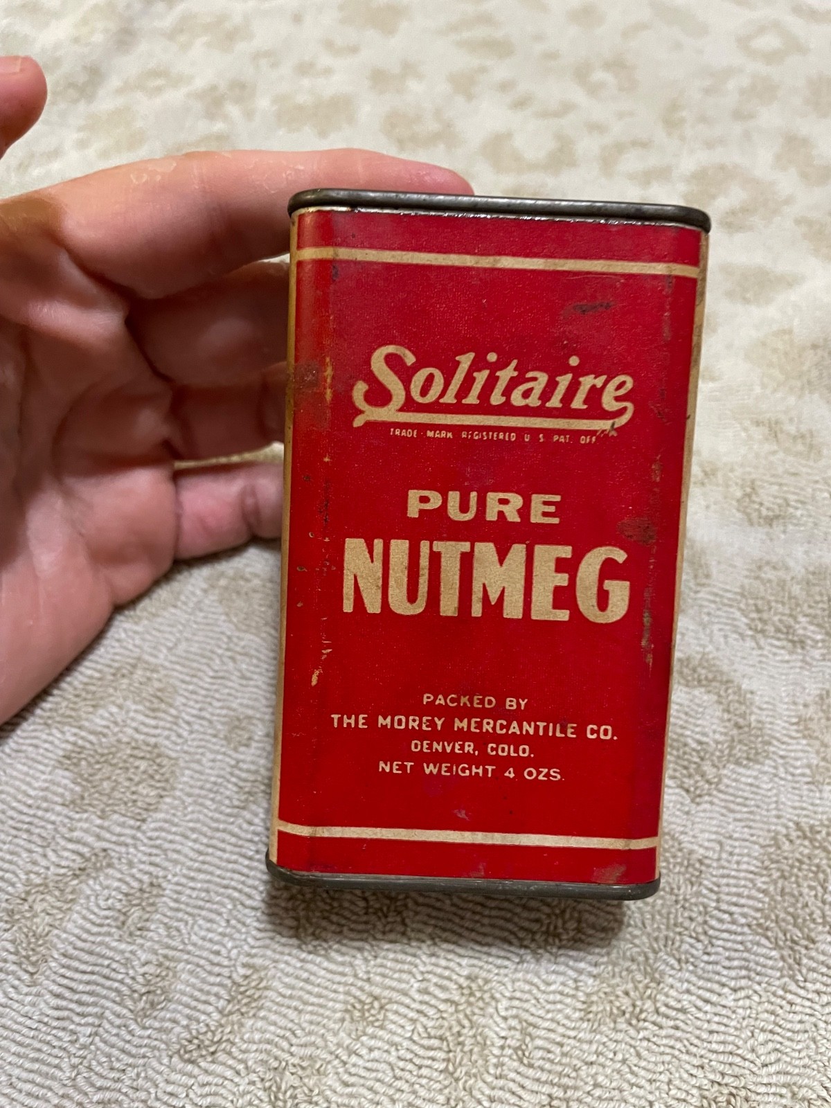 VTG solitaire nutmeg paper label spice tin