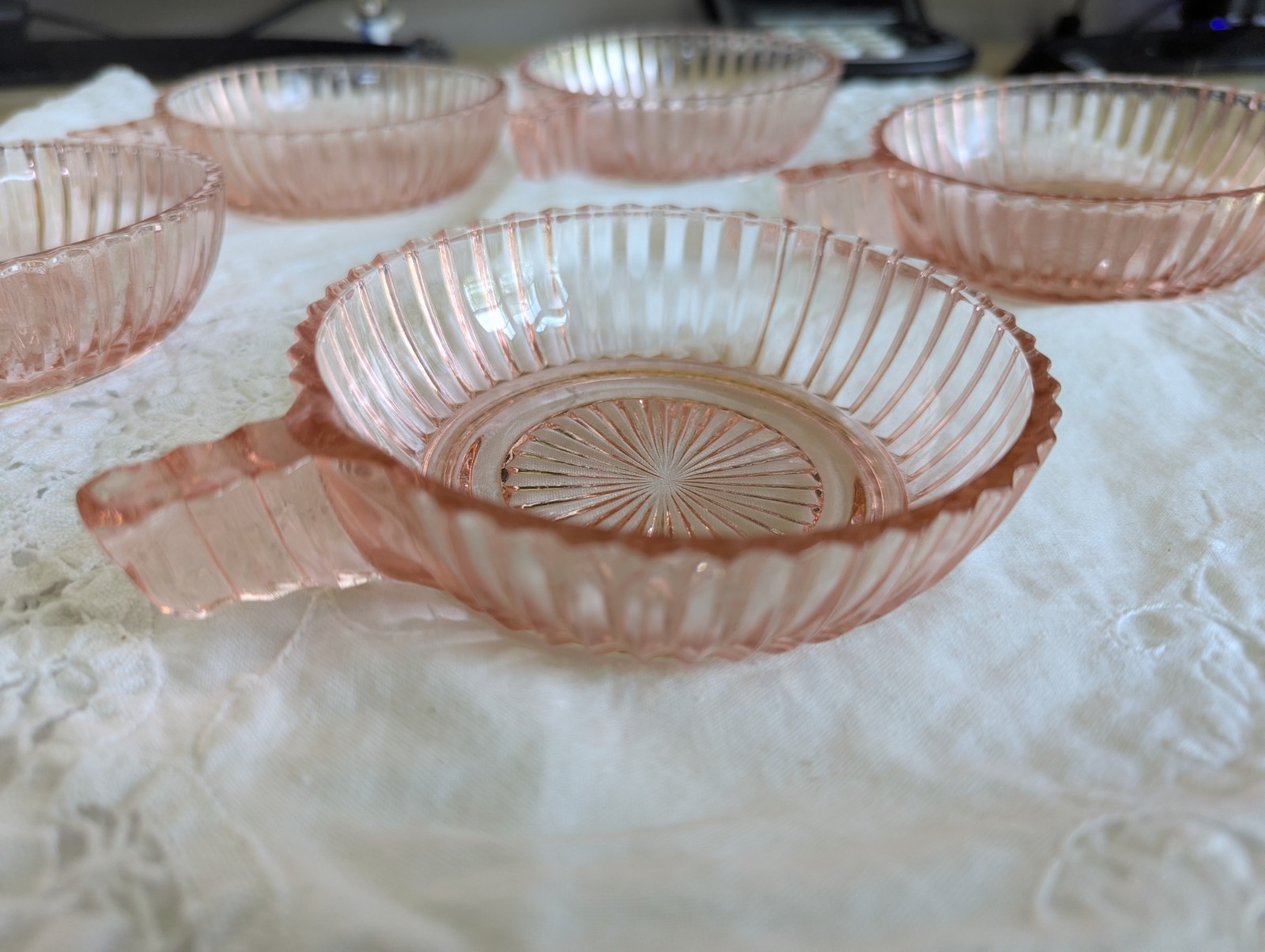 Anchor Hocking Pink Queen Mary Berry (Nappy) Bowl - Set Of 5 Anchor Hocking Pink Queen Mary Berry (Nappy) Bowl - Set Of 5