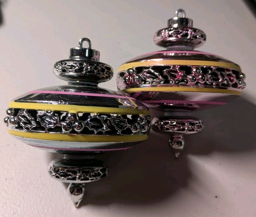 2 Vintage Bradford Filagree UFO Spinning Top Plastic Christmas Tree Ornaments 2 Vintage Bradford Filagree UFO Spinning Top Plastic Christmas Tree Ornaments