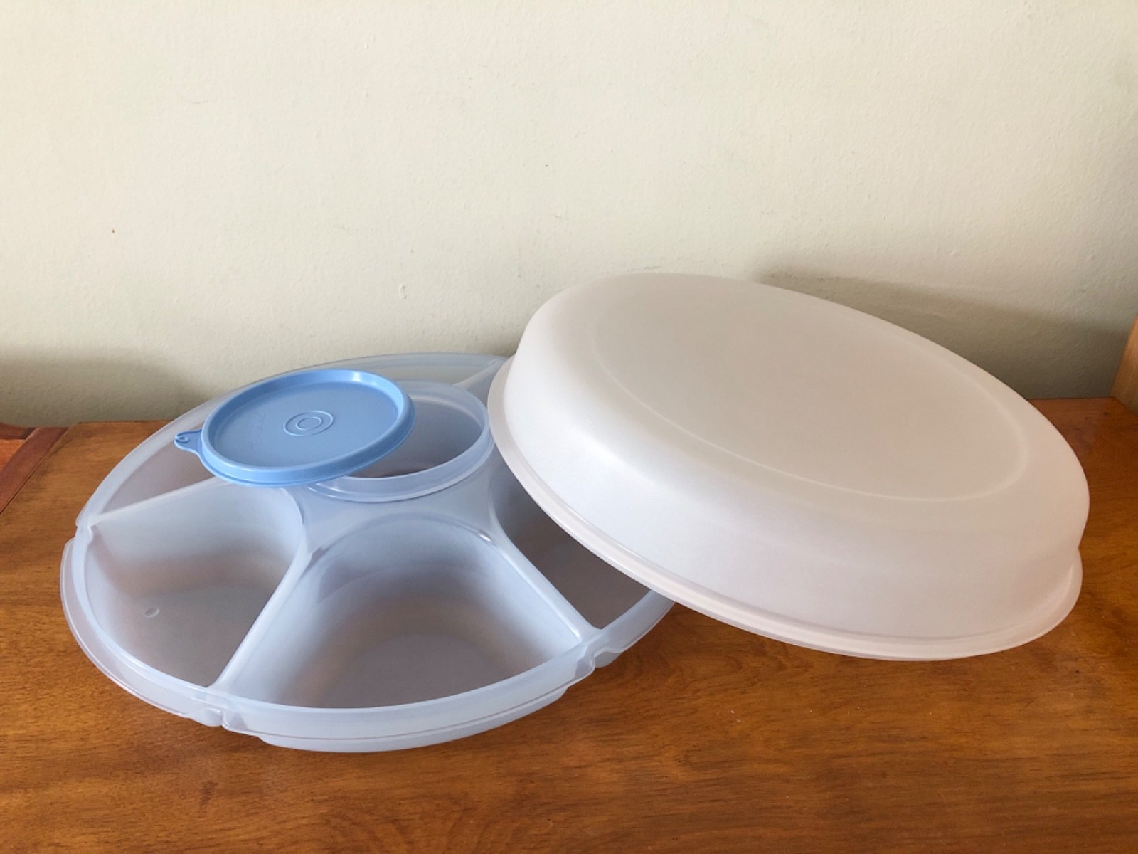 TUPPERWARE SERVING CENTER /CONTAINER WITH SEPARATE BOWL SET**NEW/DELTA BLUE**