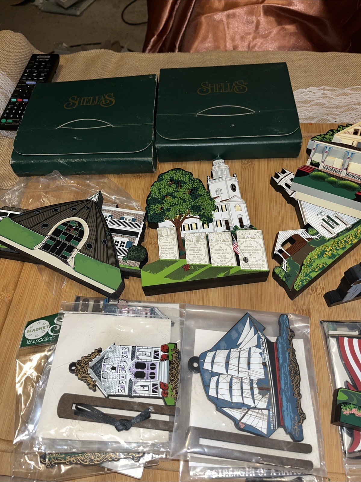 Vintage Shelia’s Collectibles 23 Piece Mixed Lot – Shelf Sitters & Ornaments