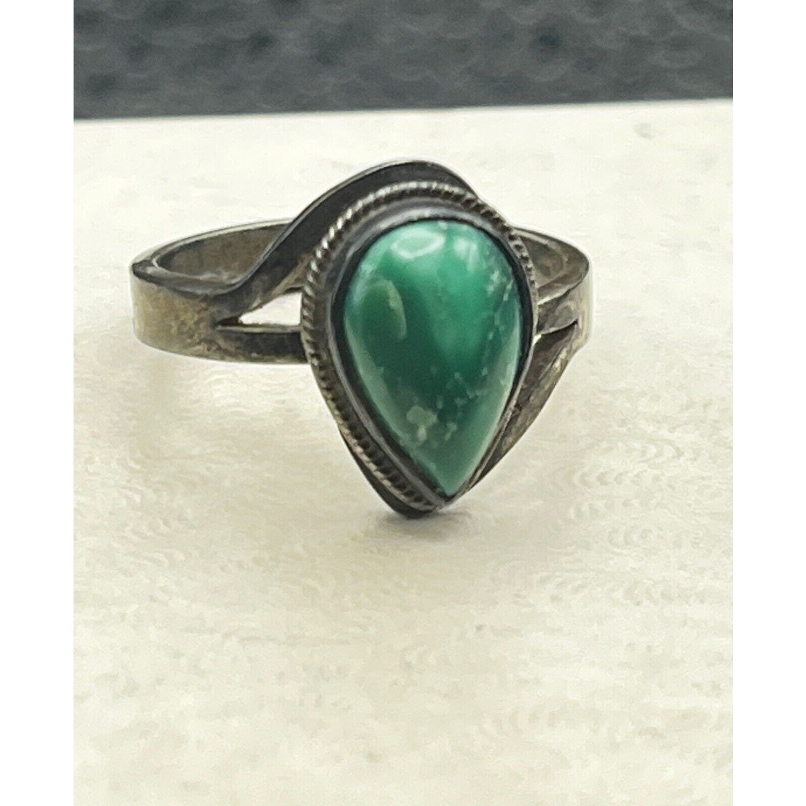 Vintage NAVAJO Beautiful Green Turquoise Sterling Silver Ring SZ 6