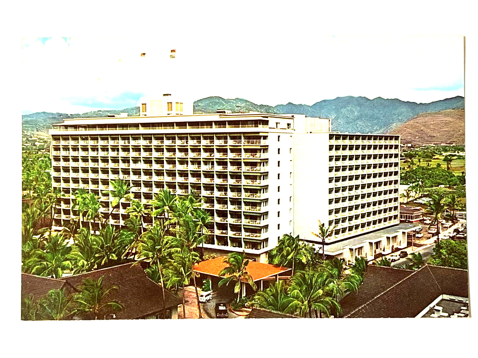 Princess Kaiulani On Beach At Waikiki Hawaii Sheraton Hotel 1960\'s UNP PC 297