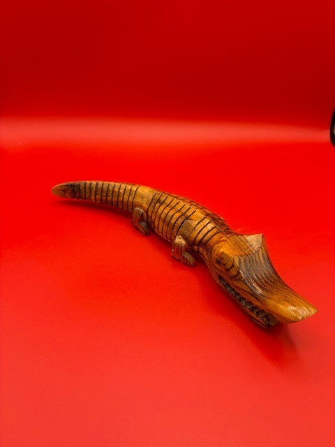 Vintage Hand-carved flexible Alligator, Crocidile.  11.5 Inches.