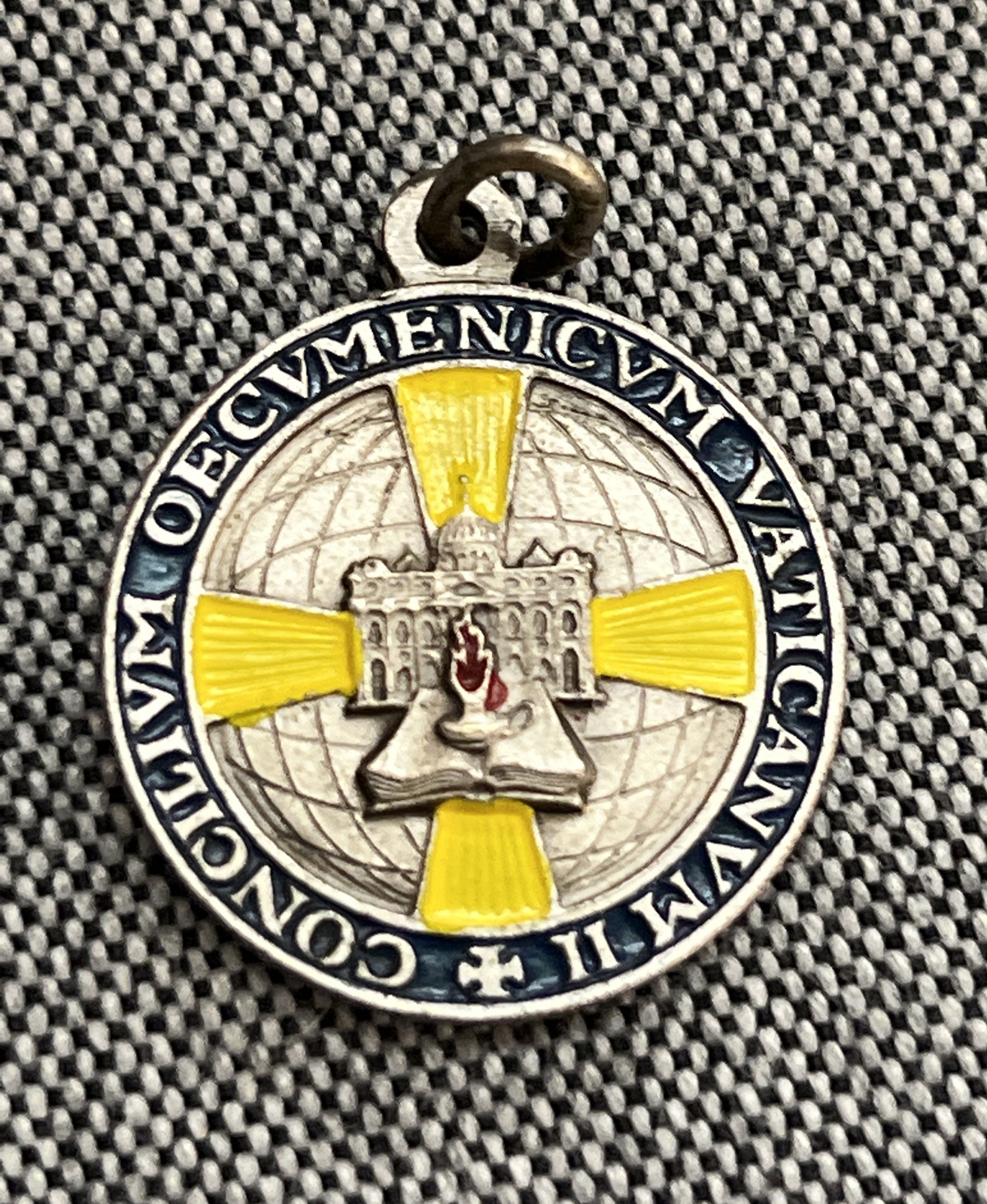 Catholic Concilium Oecumenicum Vaticanum Enameled Medal Vintage