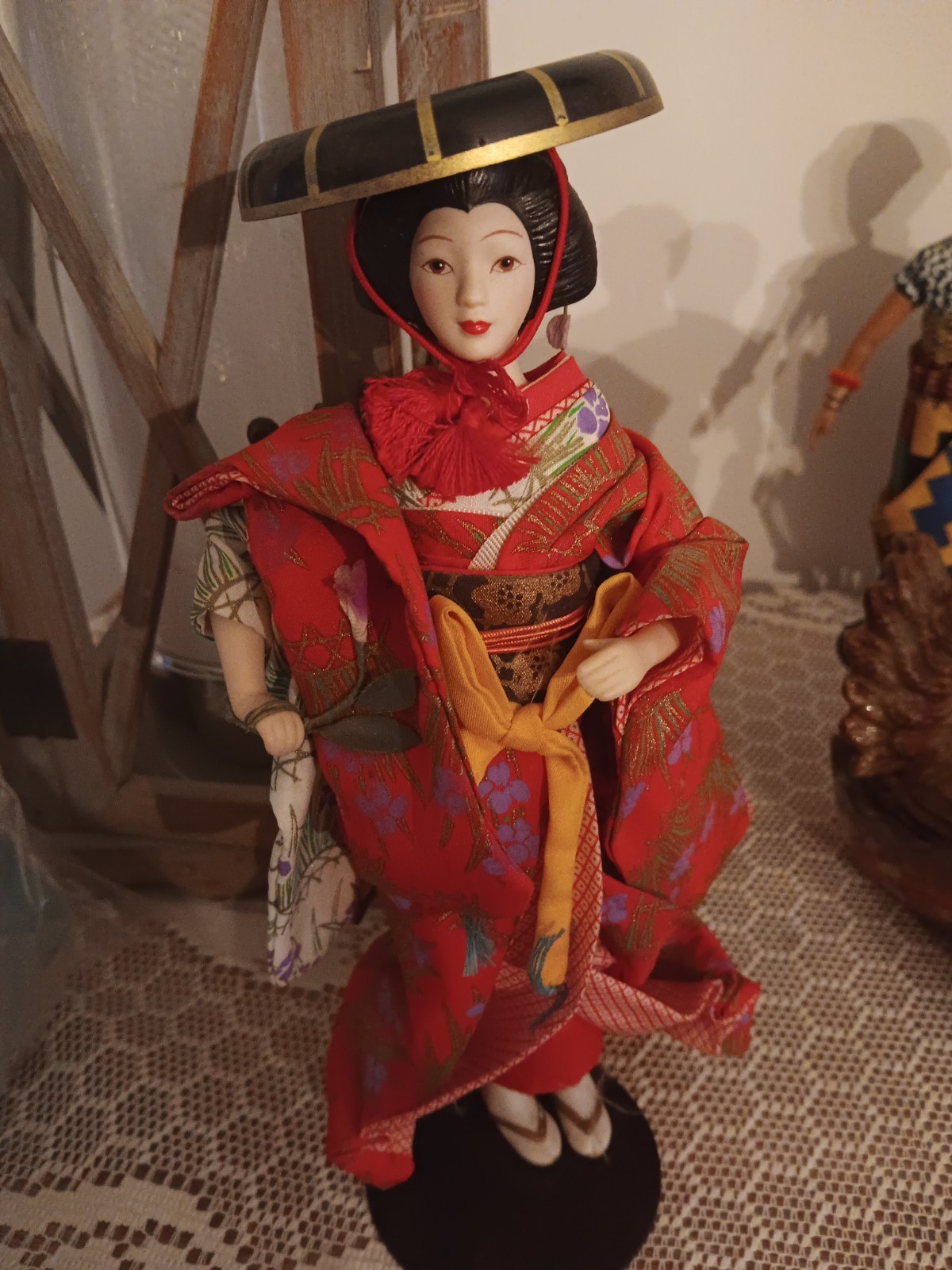 Vintage  1990  Avon international Japanese Geisha Doll  Metal Stand 9 Inch EUC