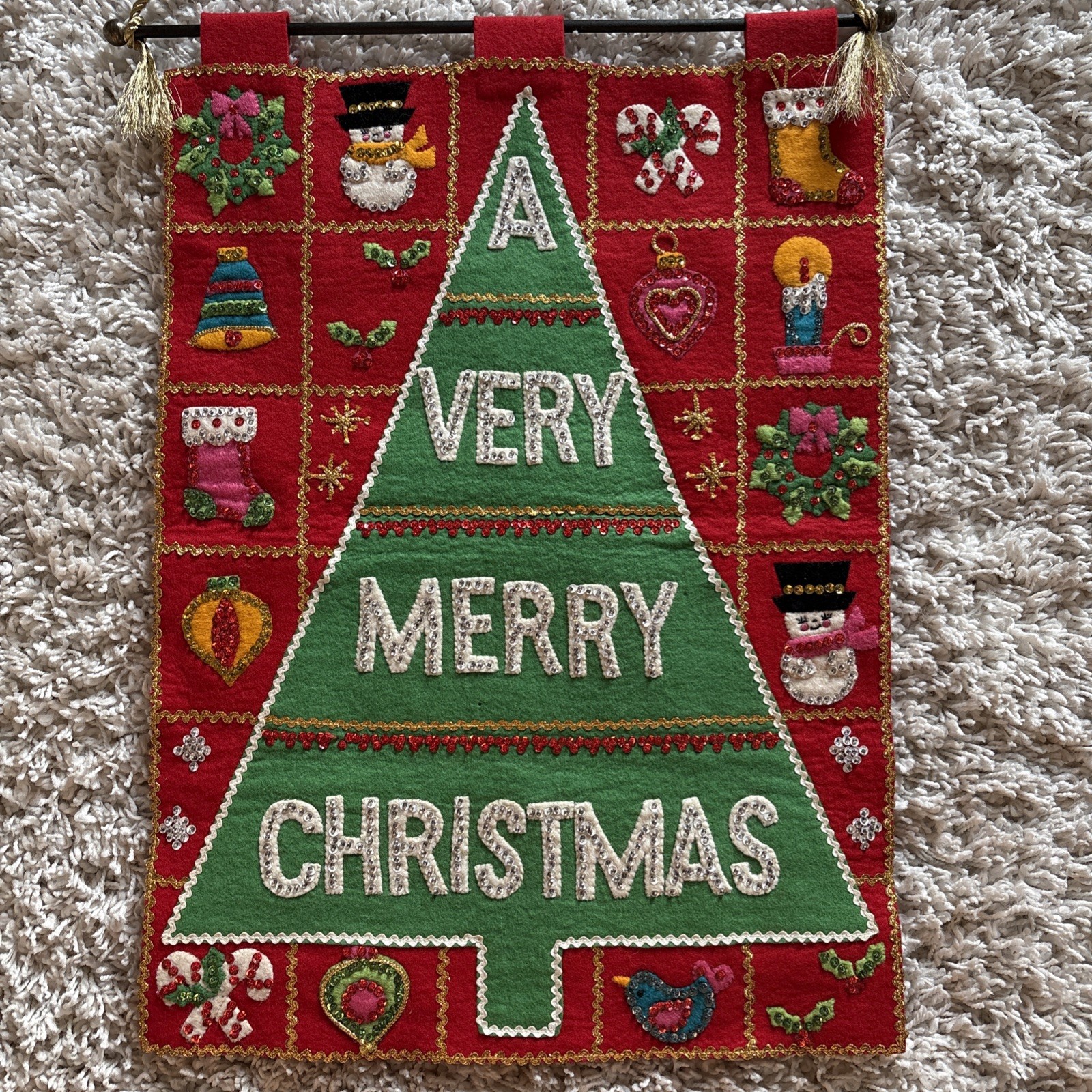 Vtg Bucilla A Very Merry Christmas Felt Sequined Hanging Banner 22\' x 16\