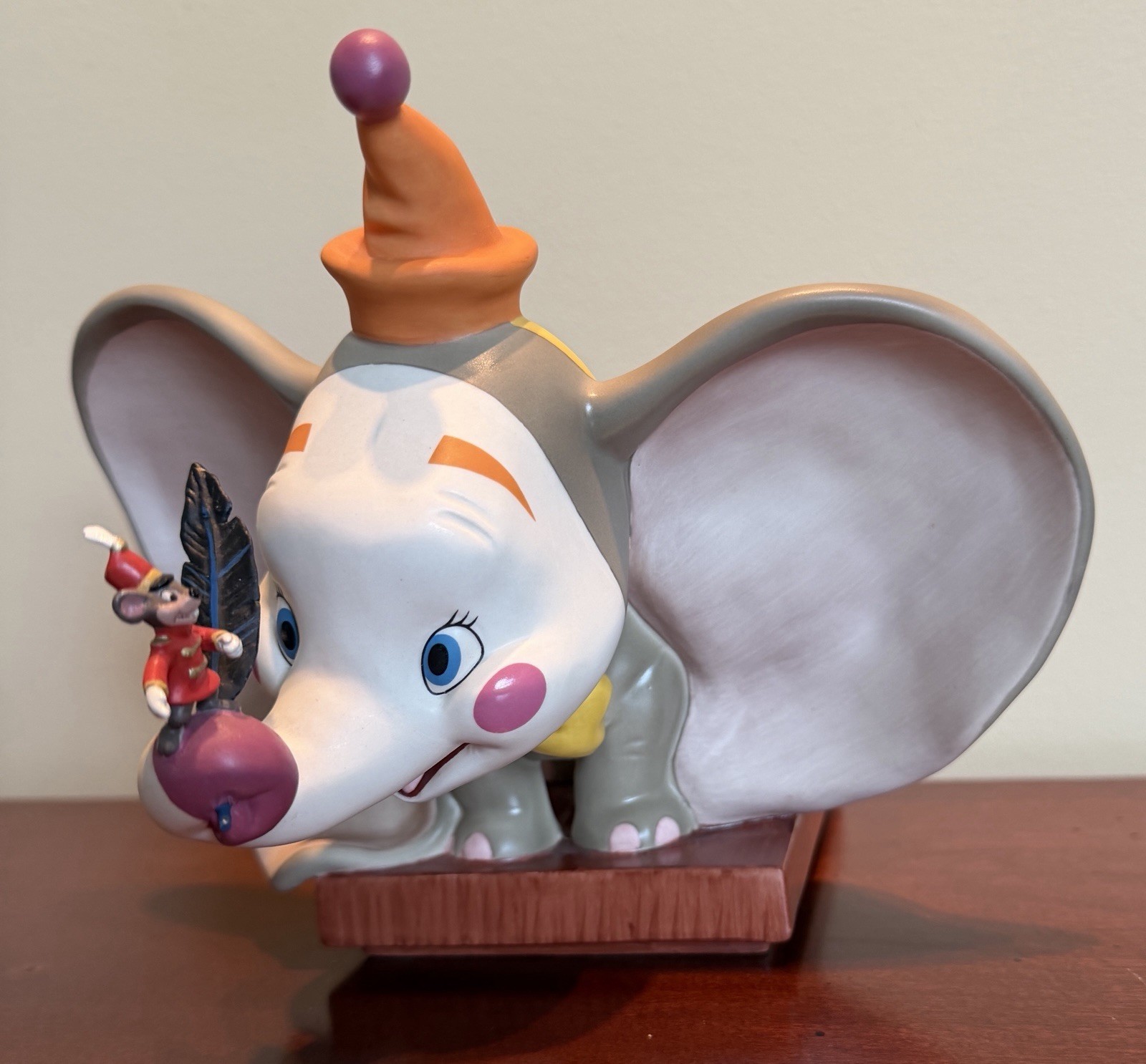 WDCC Dumbo “Are They In For A Surprise Got The Magic Feather?” With COA