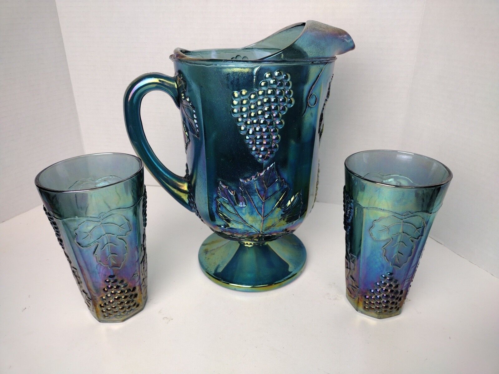 VTG Indiana Blue Harvest Grape PITCHER & 2 Tumblers Iridescent Carnival Glass