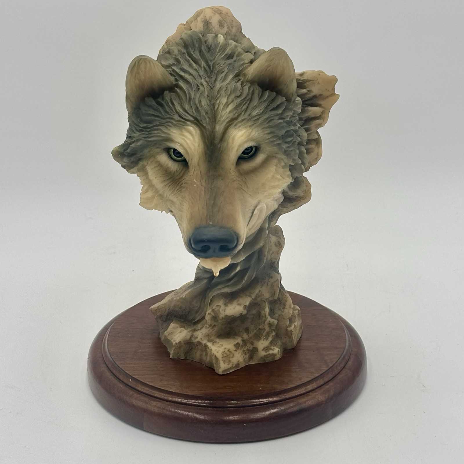 VINTAGE Mill Creek Studios Wolf Herrero Signed Sculpture 4103 “Before The Chase”