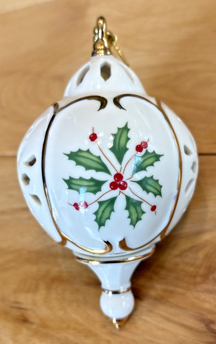 2013 Holiday Lenox Porcelain Pierced Ornament 5 in. Spire shape