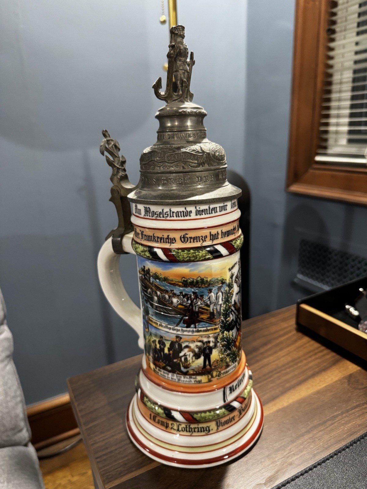 VINTAGE GERMAN REGIMENTAL 1/2L BEER STEIN WITH LITHOGRAPH BOTTOM