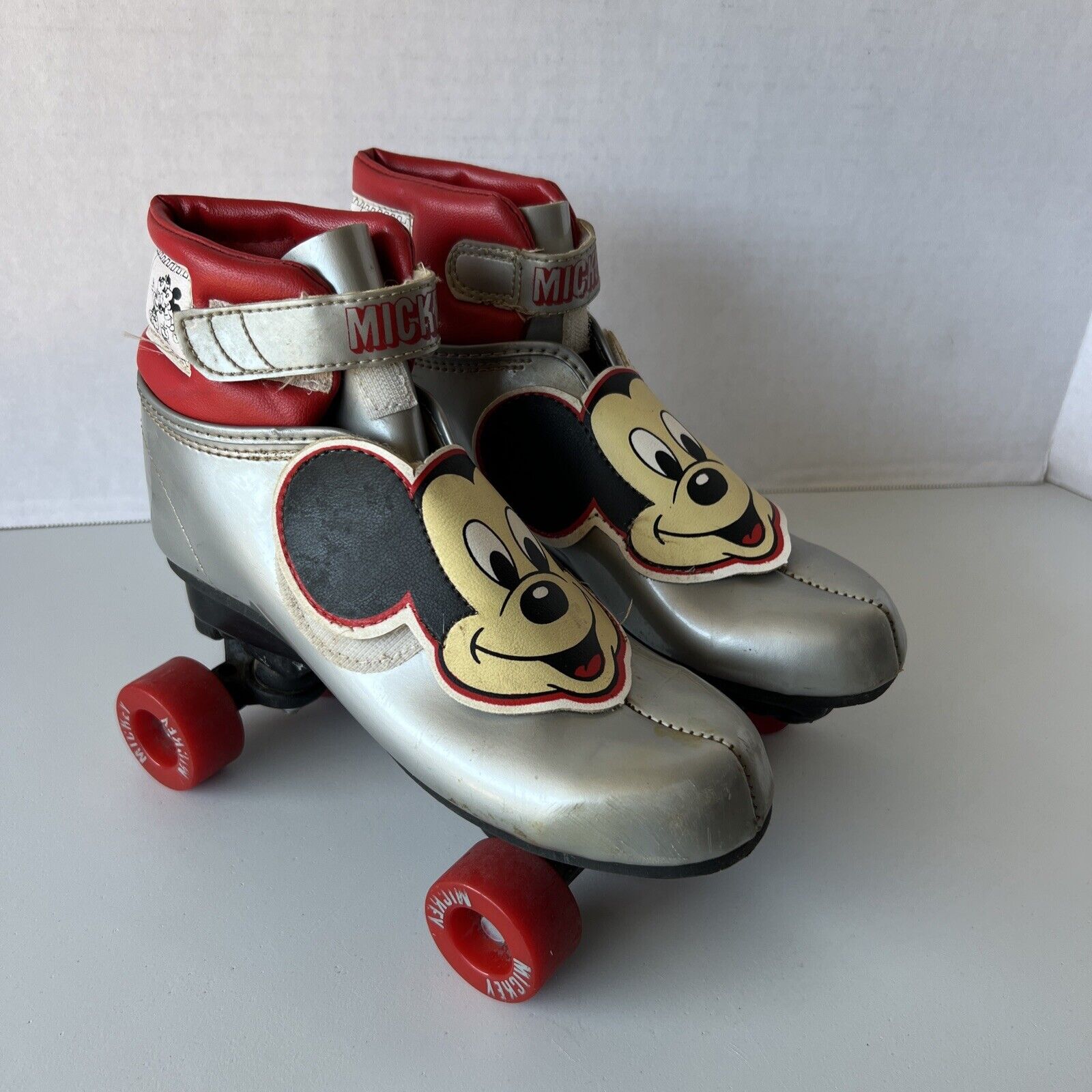 Vintage Disney Mickey Mouse Youth Roller Skates Silver & Red Boot Size 4