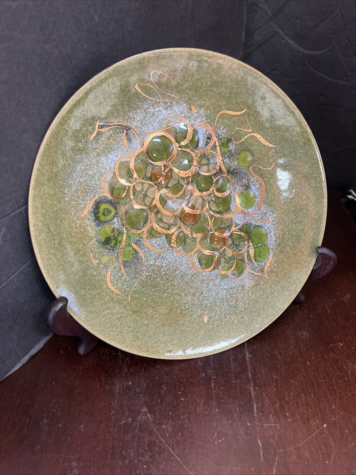 Vintage Enamel Studio Artist Mid Century Modern Green Grapes Plate Wall Art Vintage Enamel Studio Artist Mid Century Modern Green Grapes Plate Wall Art