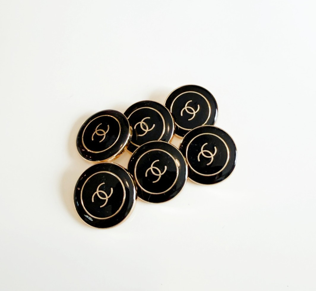 STAMPED lot of 6 Designer Black and Gold Button 23mm