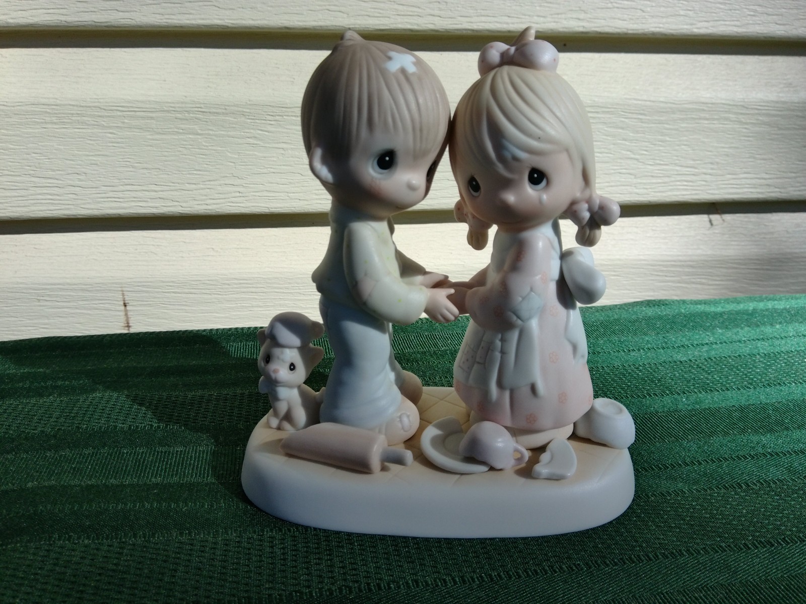 Enesco Precious Moments Porcelain Figurine \ Enesco Precious Moments Porcelain Figurine \