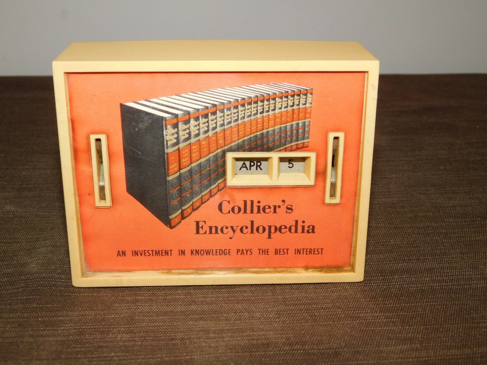 VINTAGE COLLIER\'S ENCYCLOPEDIA CALENDAR COIN BANK *NO KEY*