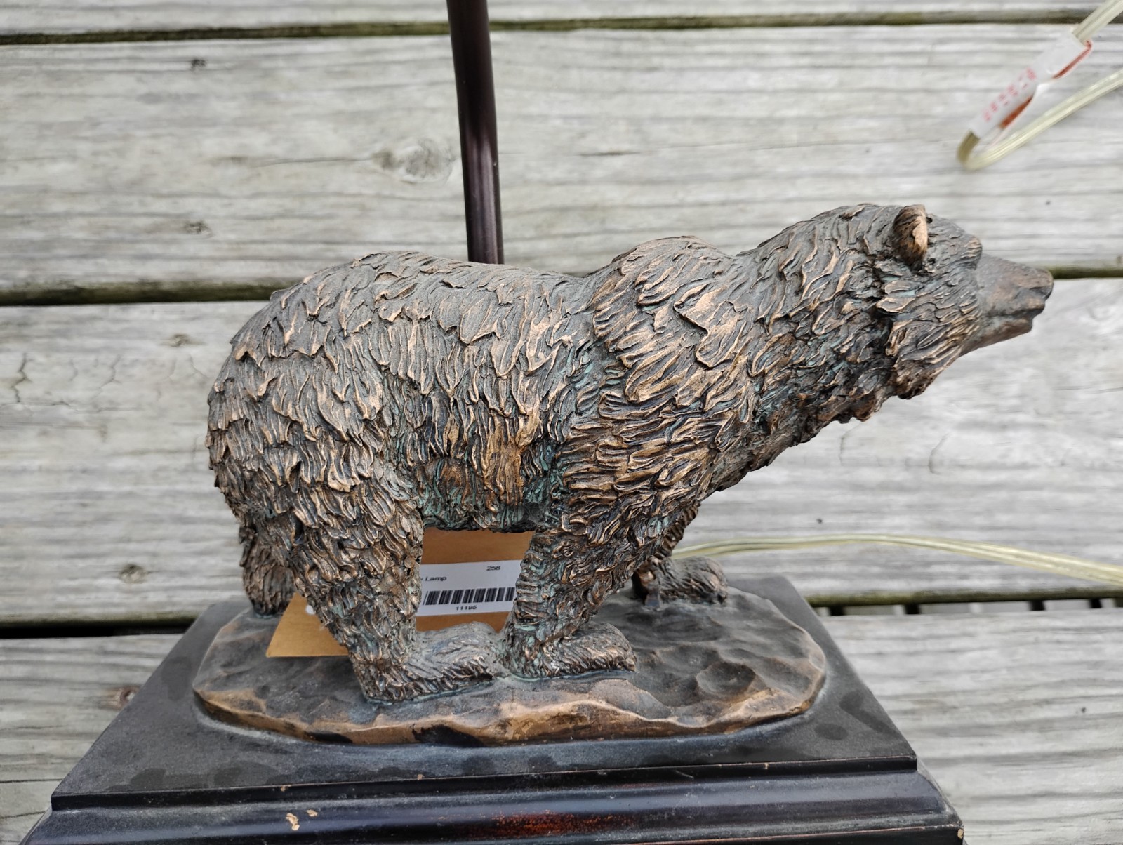 VINTAGE GRIZZLY BEAR ELECTRIC LAMP LIGHT WOOD BASE MAN CAVE CABIN WESTERN DECOR VINTAGE GRIZZLY BEAR ELECTRIC LAMP LIGHT WOOD BASE MAN CAVE CABIN WESTERN DECOR