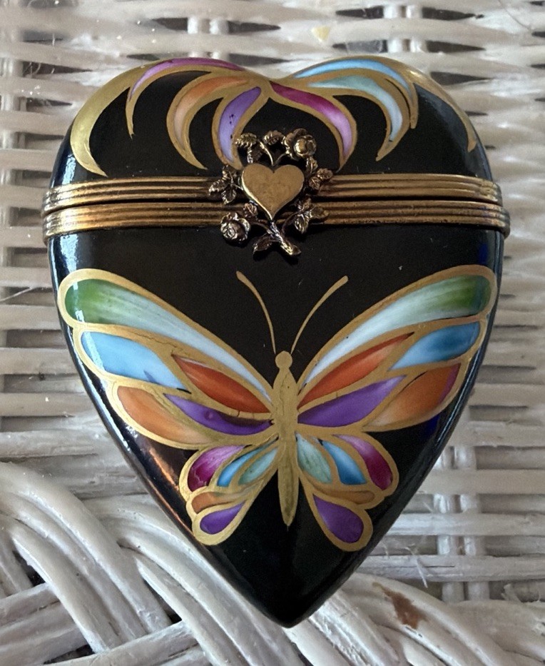 Limoges Chamart Rainbow Heart Butterfly Hinged Trinket Box. New Condition 