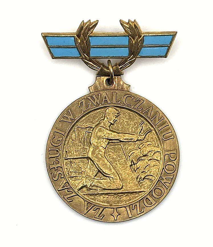 Albania Medal of Remembrance 1945 WWII Communist Era Blue Red Ribbon Albania Medal of Remembrance 1945 WWII Communist Era Blue Red Ribbon