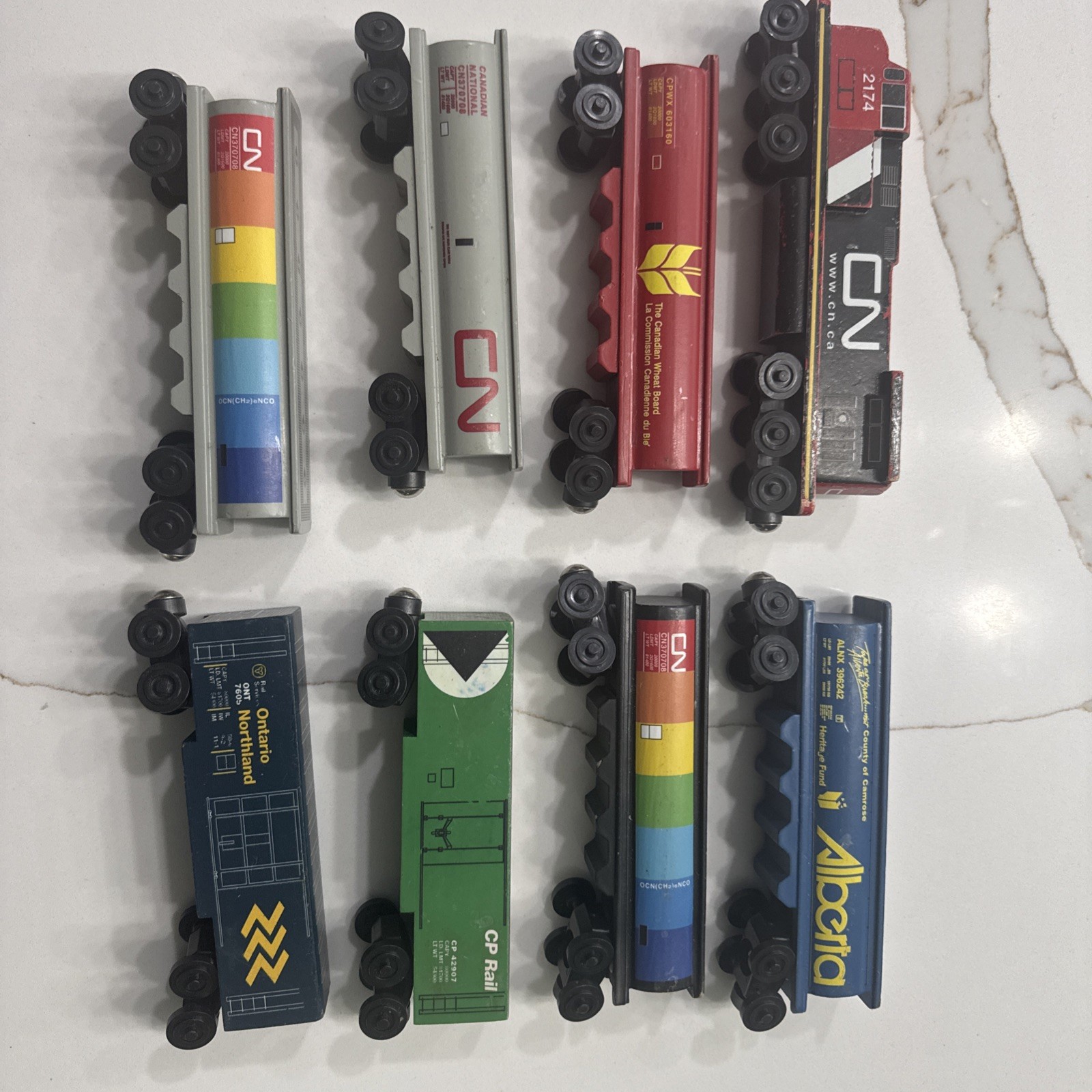 Wooden Whittle Shortline Railroad CN Canadian National Train & Canadian cars