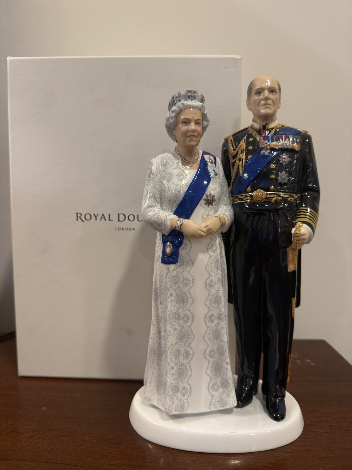 Royal Doulton HN5874 Platinum Wedding Anniversary Queen Elizabeth Philip LE 1000