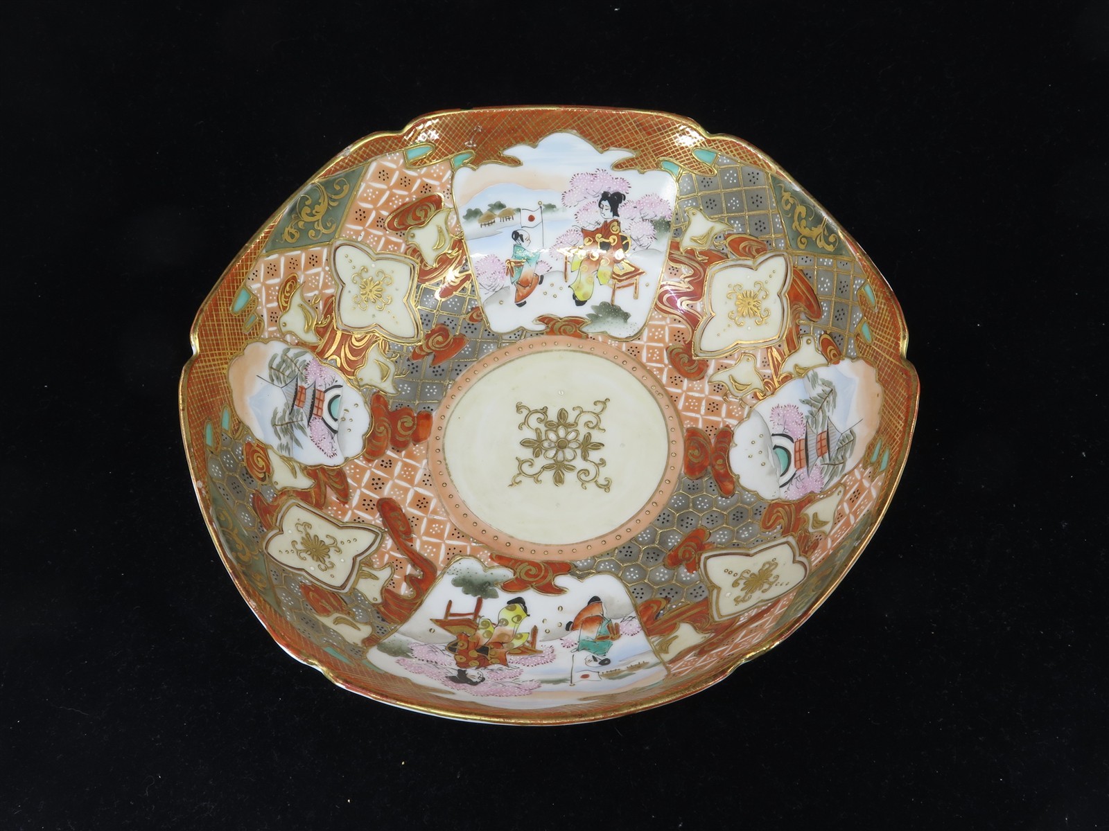 Signed & Painted Original Japanese Kutani Porcelain Bowl Scalloped Edge 9-7/8\ Signed & Painted Original Japanese Kutani Porcelain Bowl Scalloped Edge 9-7/8\
