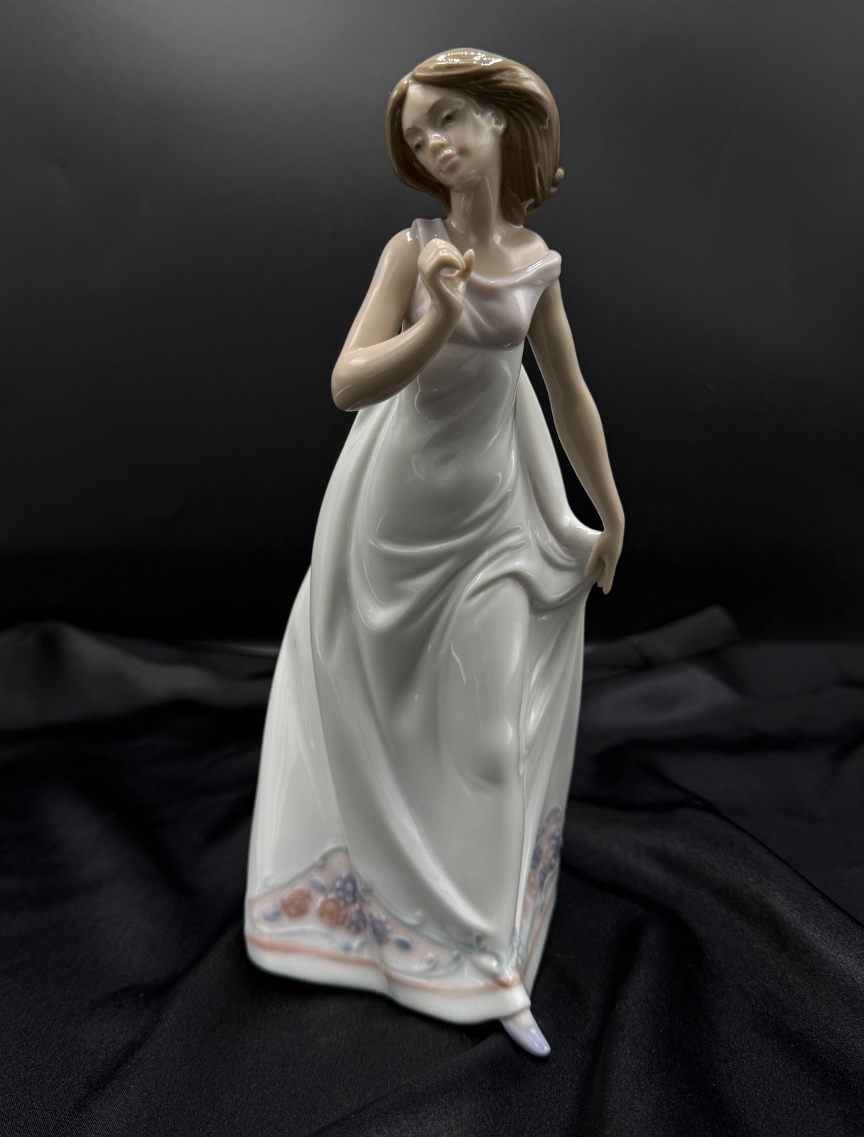 Vintage Lladro 1995-1996 Afternoon Promenade Figurine