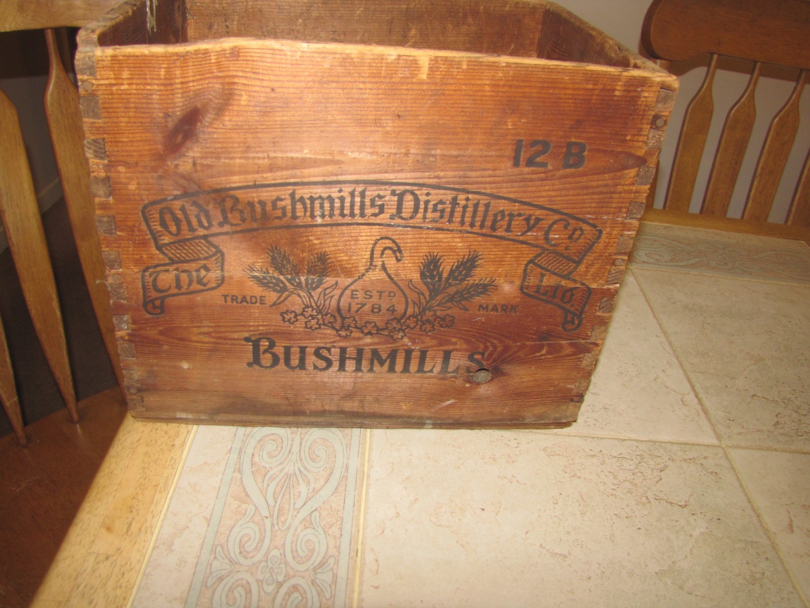 ANTIQUE 1908 OLD BUSHMILLS DISTILLERY Whiskey Wood Crate Box ANTIQUE 1908 OLD BUSHMILLS DISTILLERY Whiskey Wood Crate Box