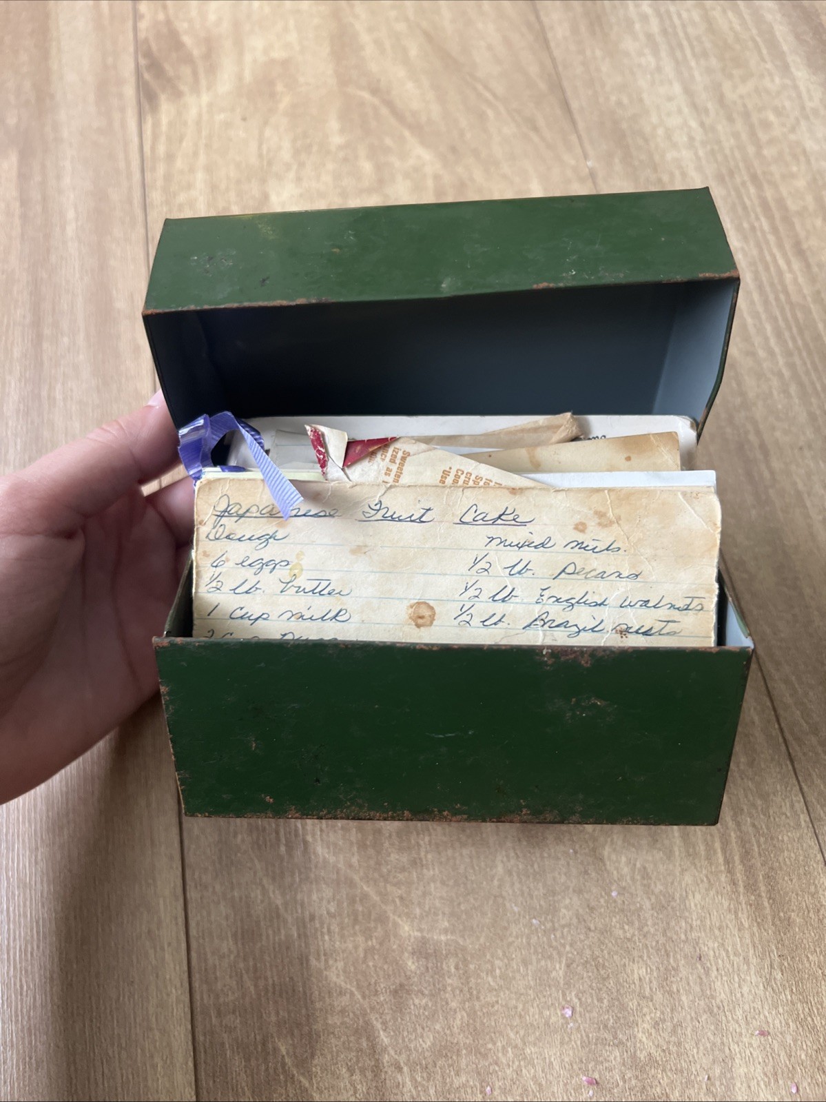 Vintage Metal Recipe Box With 50+ Recipes Handwritten & Clippings - Southern Mom
