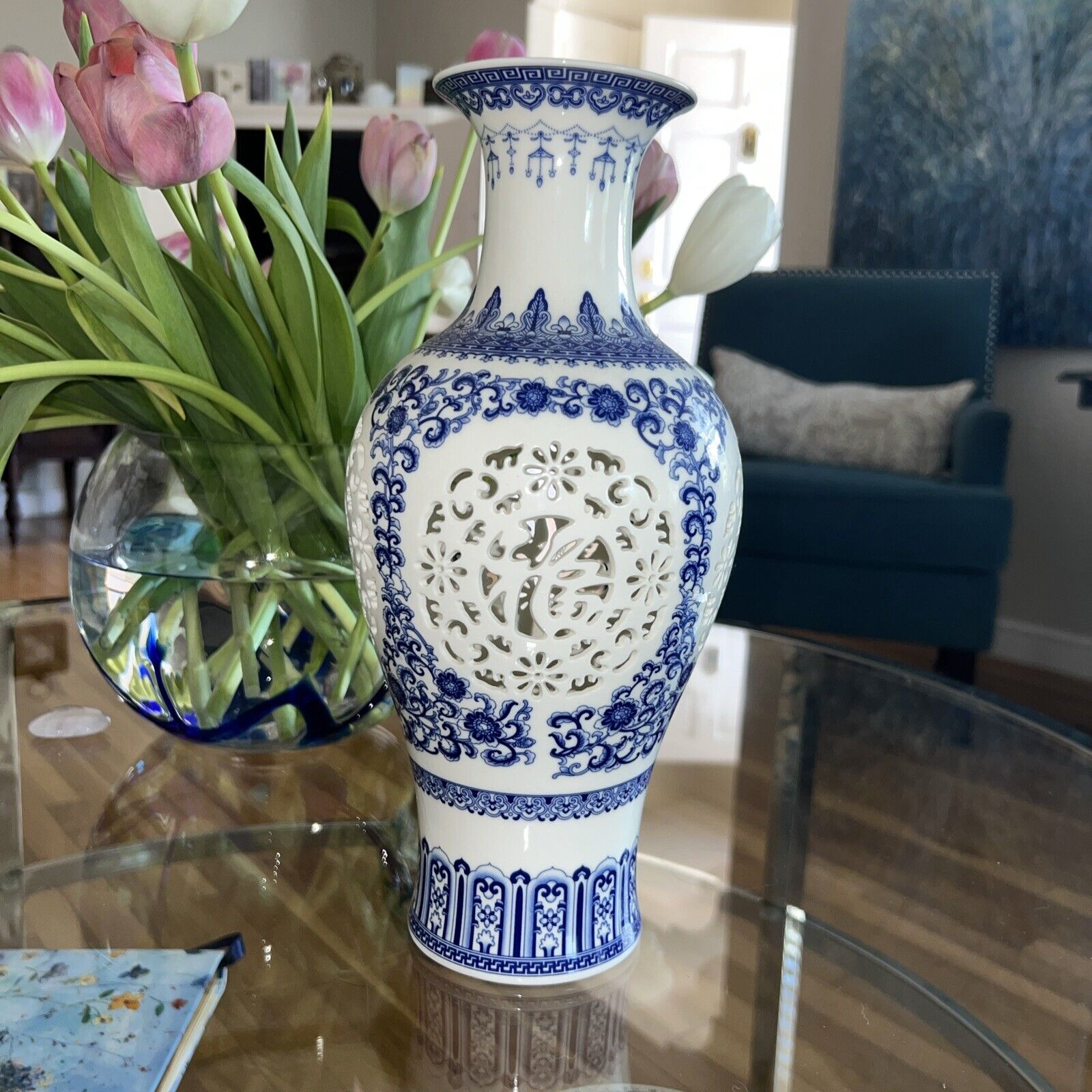 Jingdezhen Hollow Ceramic Vase Chinese Blue And White Pierced Vase Decoration