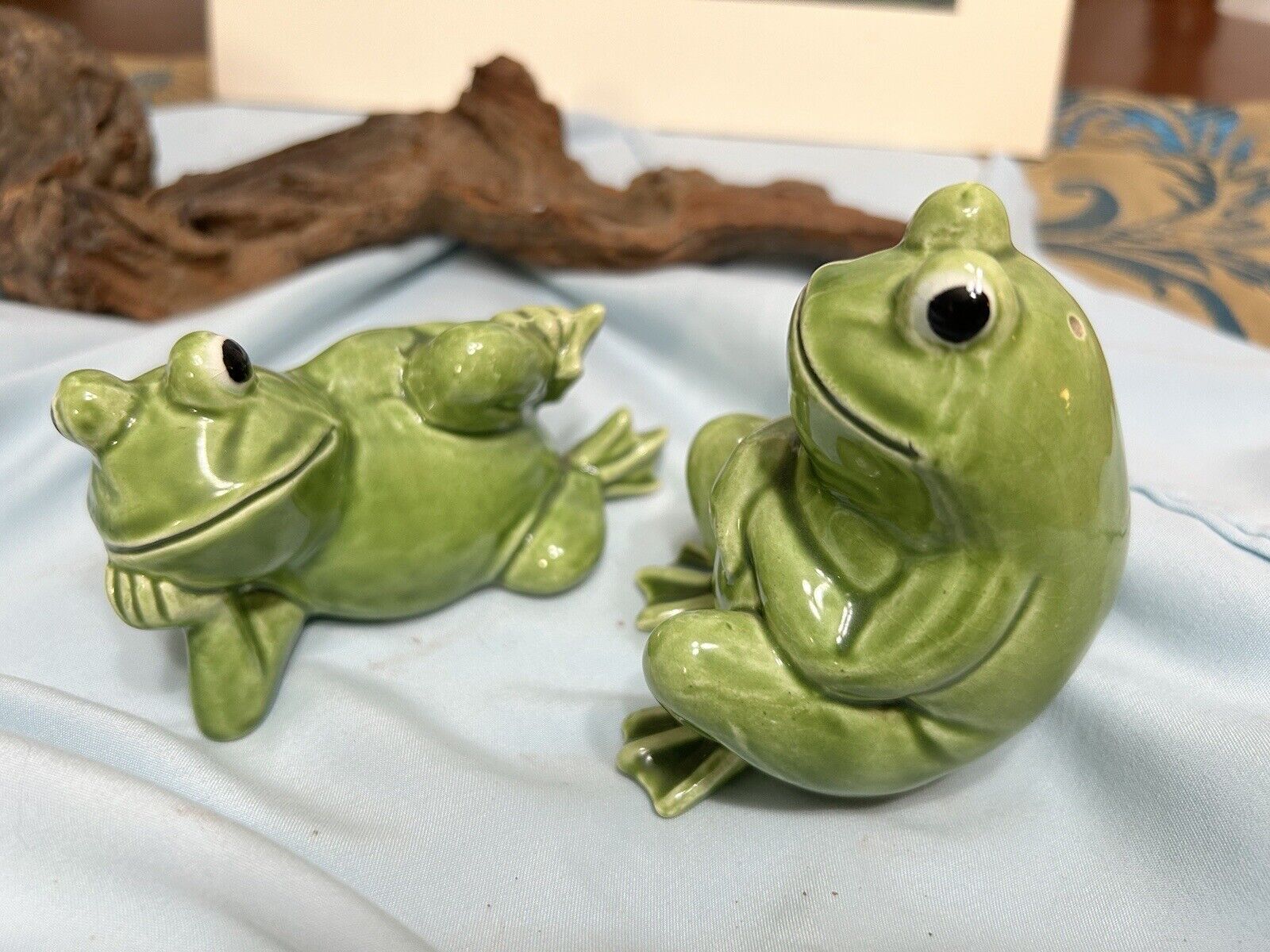 Vintage frog salt and pepper shakers green ceramic