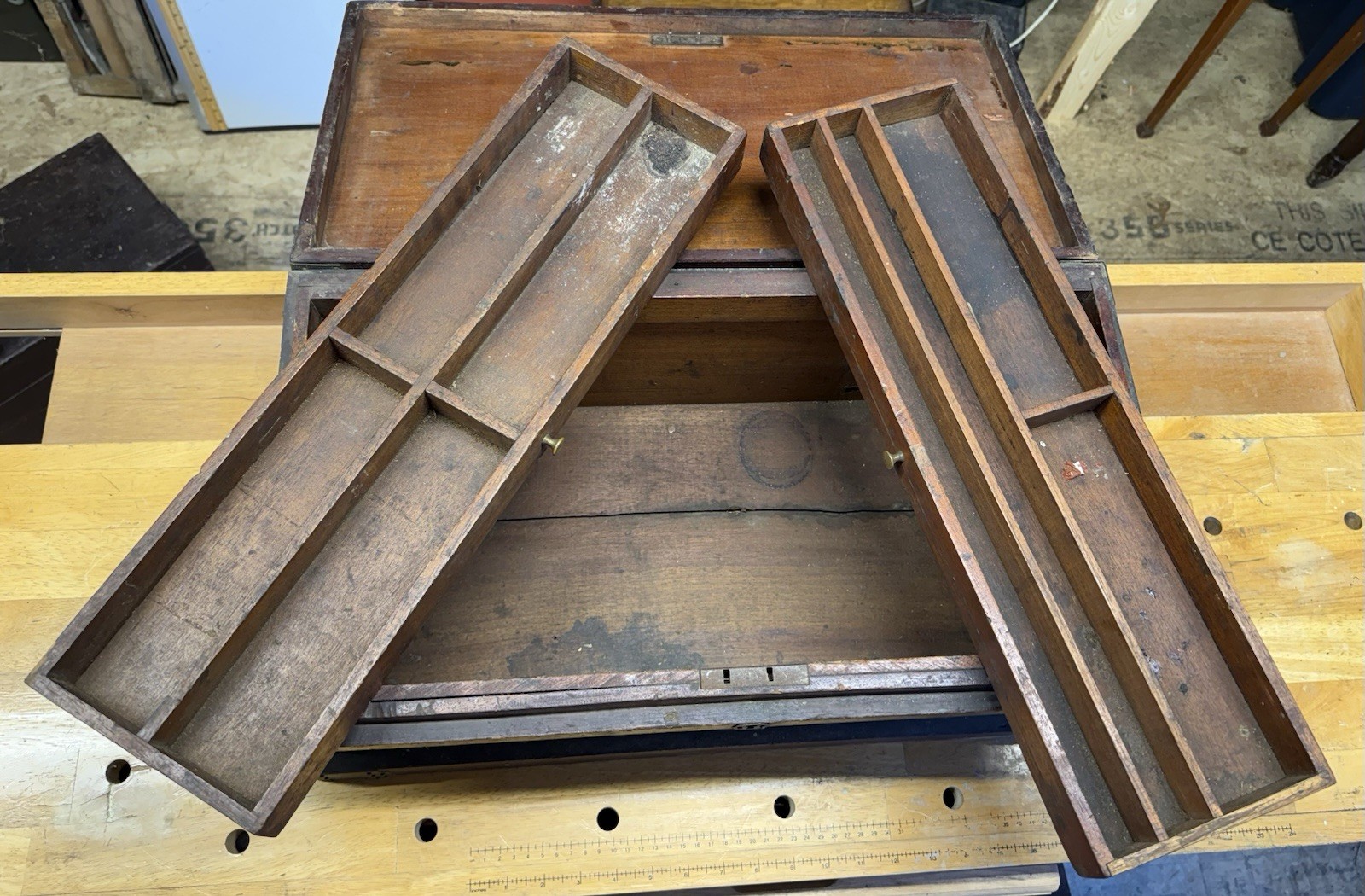 Antique 22 1/2” Wooden Carpenter Tool Chest 2 Trays Brass Tone Corner Protectors