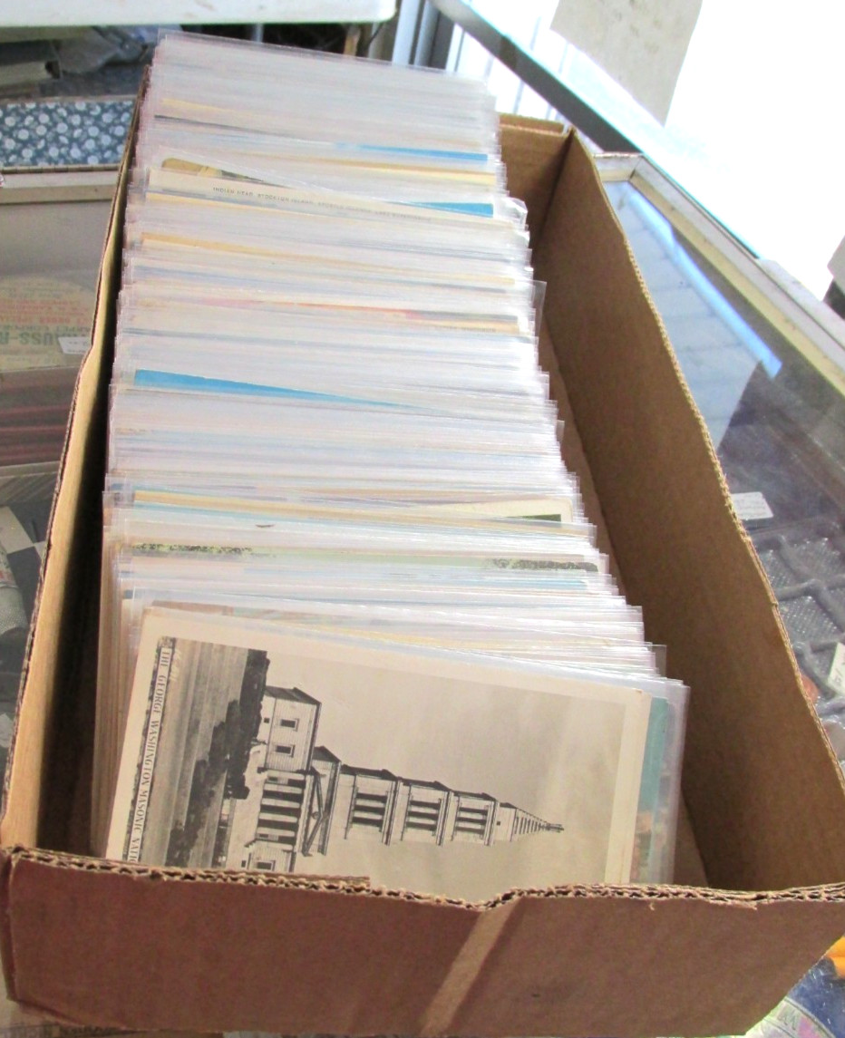 500 Vintage POSTCARDS LOT  Divided Back White Boarder  Linen  Chrome Sleeved B