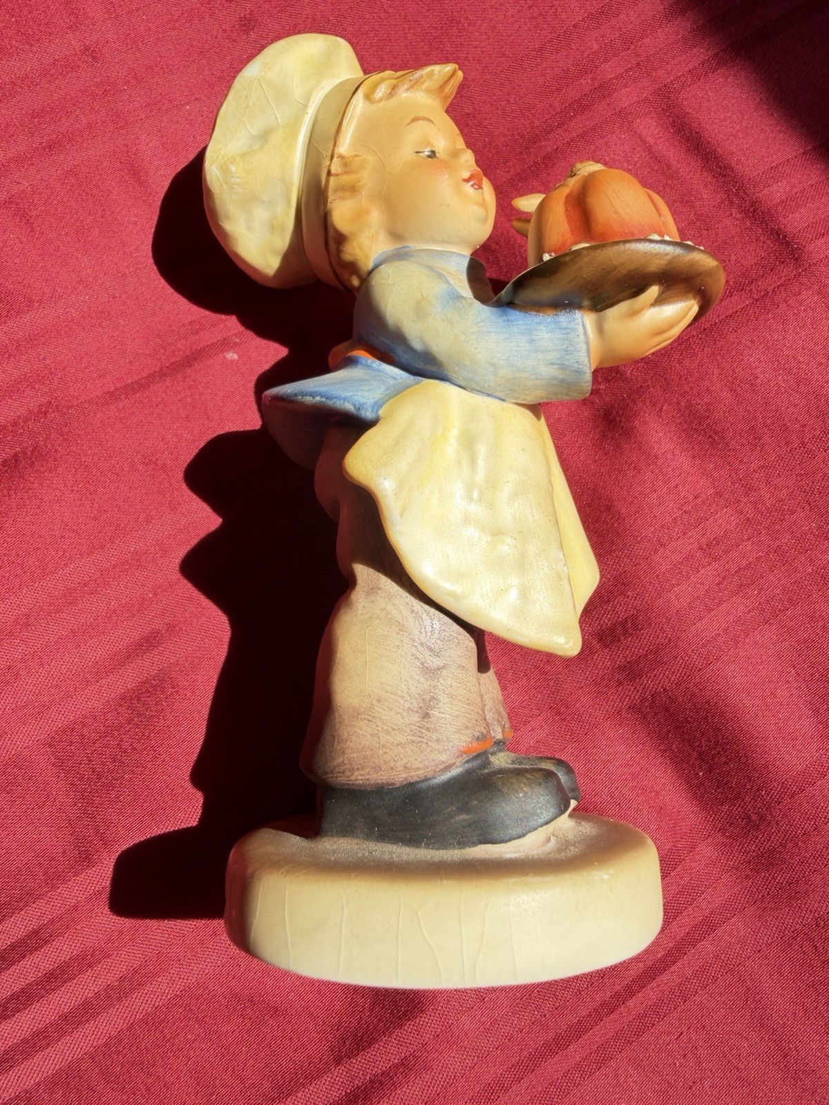 Goebel Hummel Baker Figurine #128 TM3 Boy in Chefs Hat with Cake 5” tall