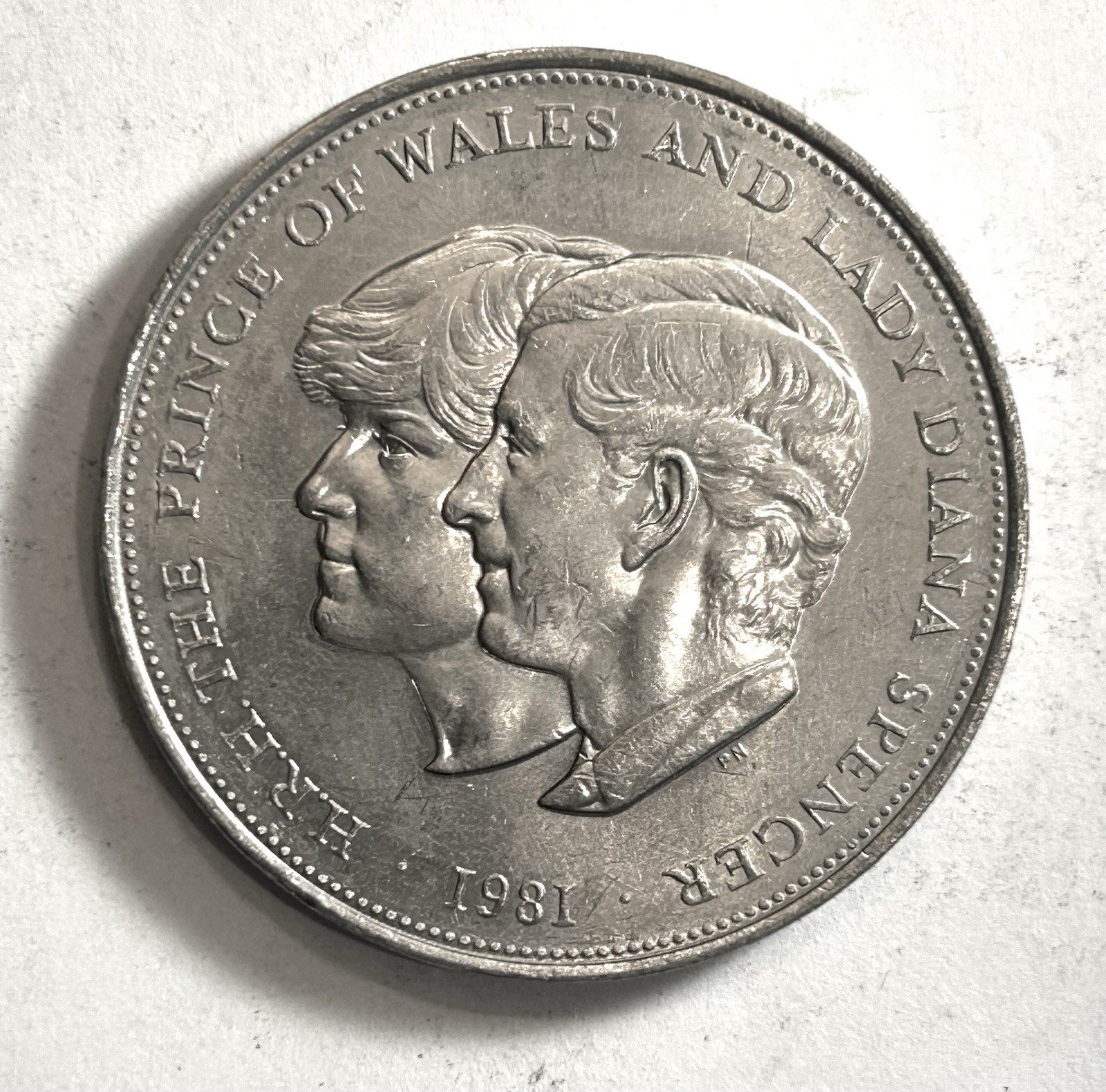 LADY DIANA AND CHARLES 1981, ELIZABETH GREAT BRITAIN CROWN COIN