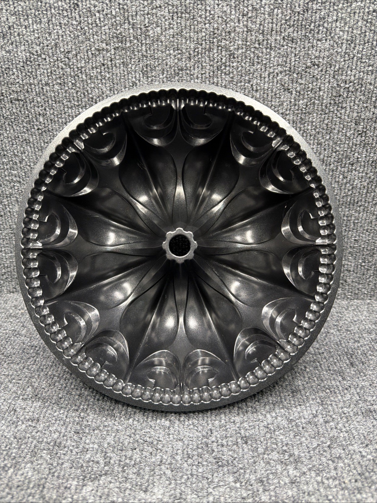 Nordic Ware Fleur De Lis Bundt Cake Pan Mold Non-Stick 9\