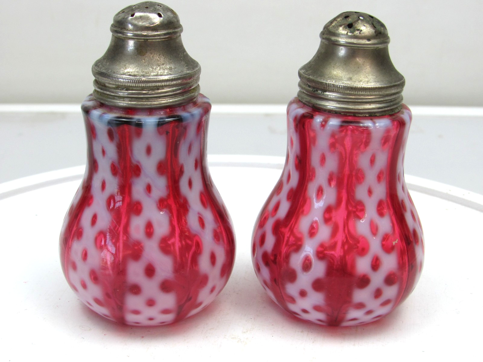 Consolidated Glass CRISS CROSS Cranberry Opalescent Glass Salt Pepper Shaker Set