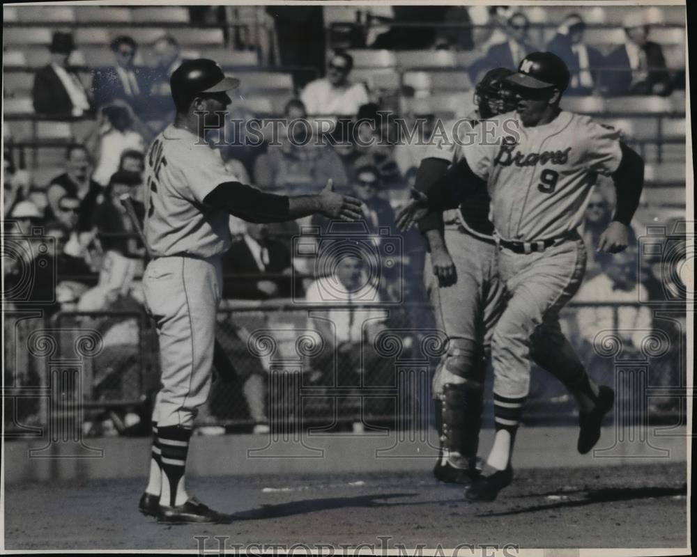 1964 Press Photo Braves Ed Bailey Crosses Plate in Grand Slam, Ty Cline Welcomes