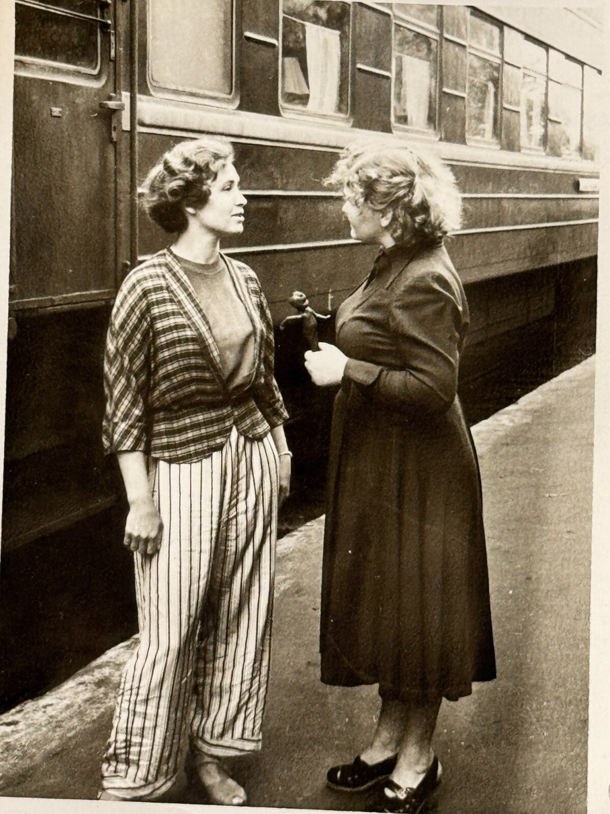 1958 Soviet Two Women Meeting Railway Station Train Wagon Fashion Vtg Snapshot
