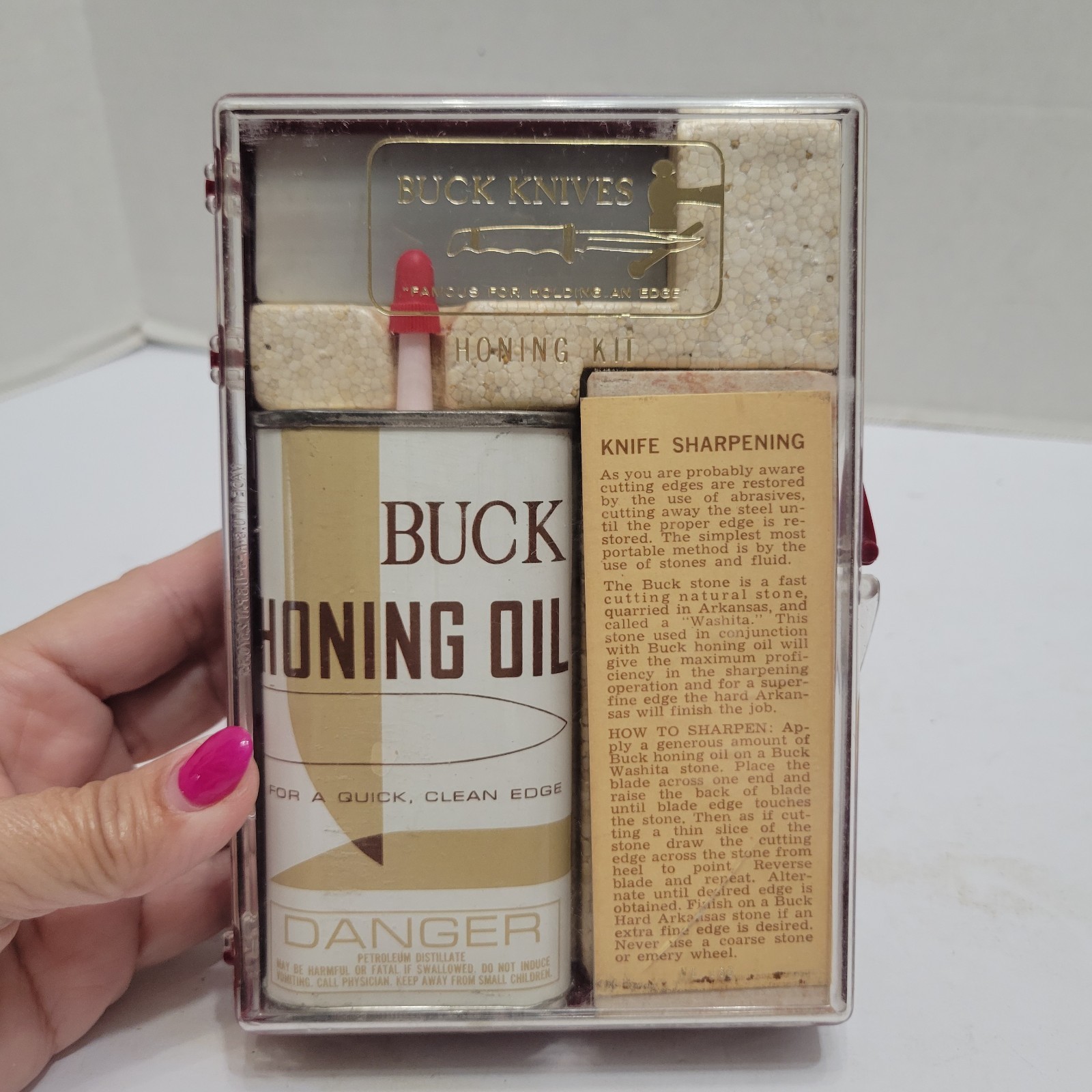 VTG NOS Buck Knives NO.133  Honing Kit Oil Stones Case Instructions 