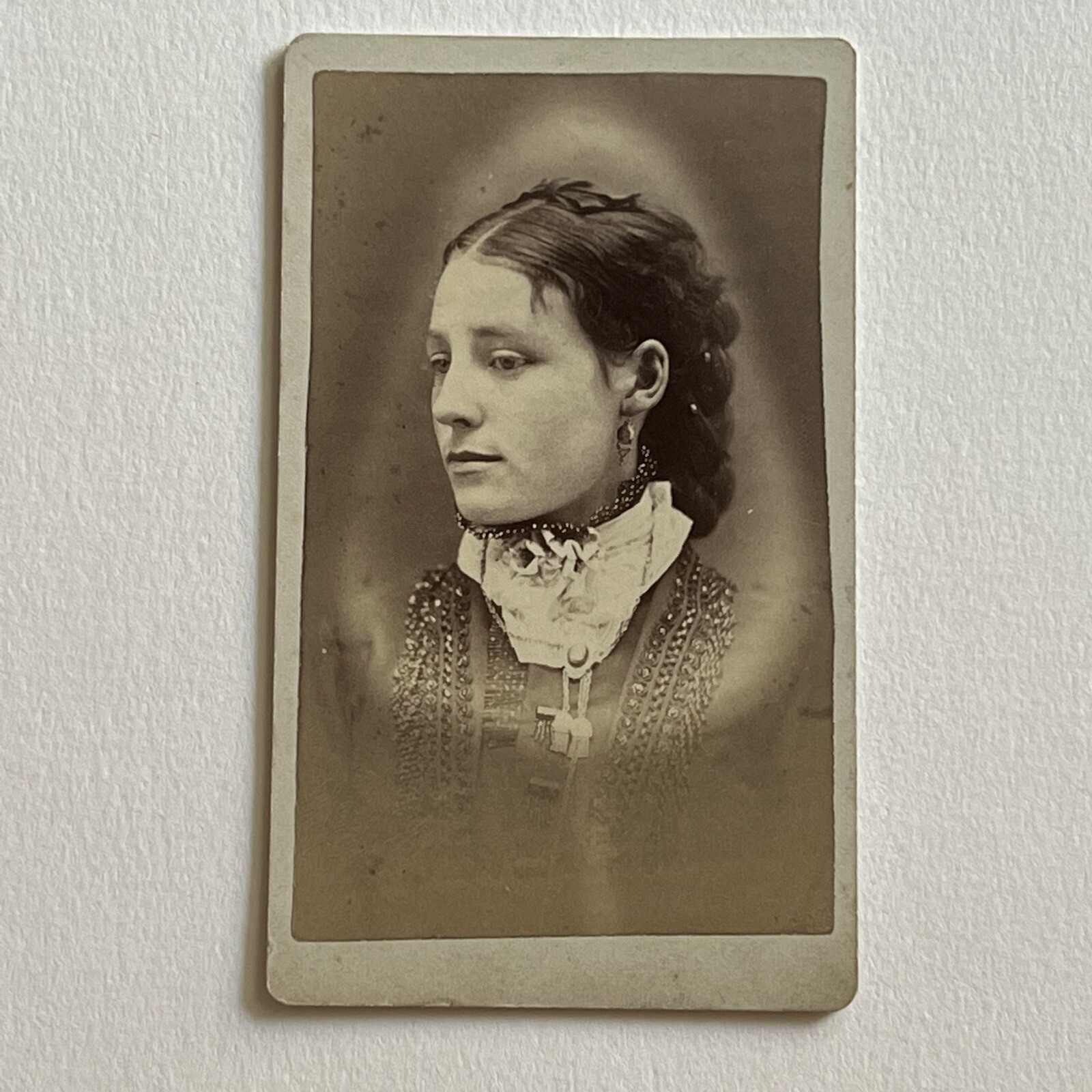 Antique CDV Photograph Beautiful Fashionable Woman Somber Presence Winterset IA