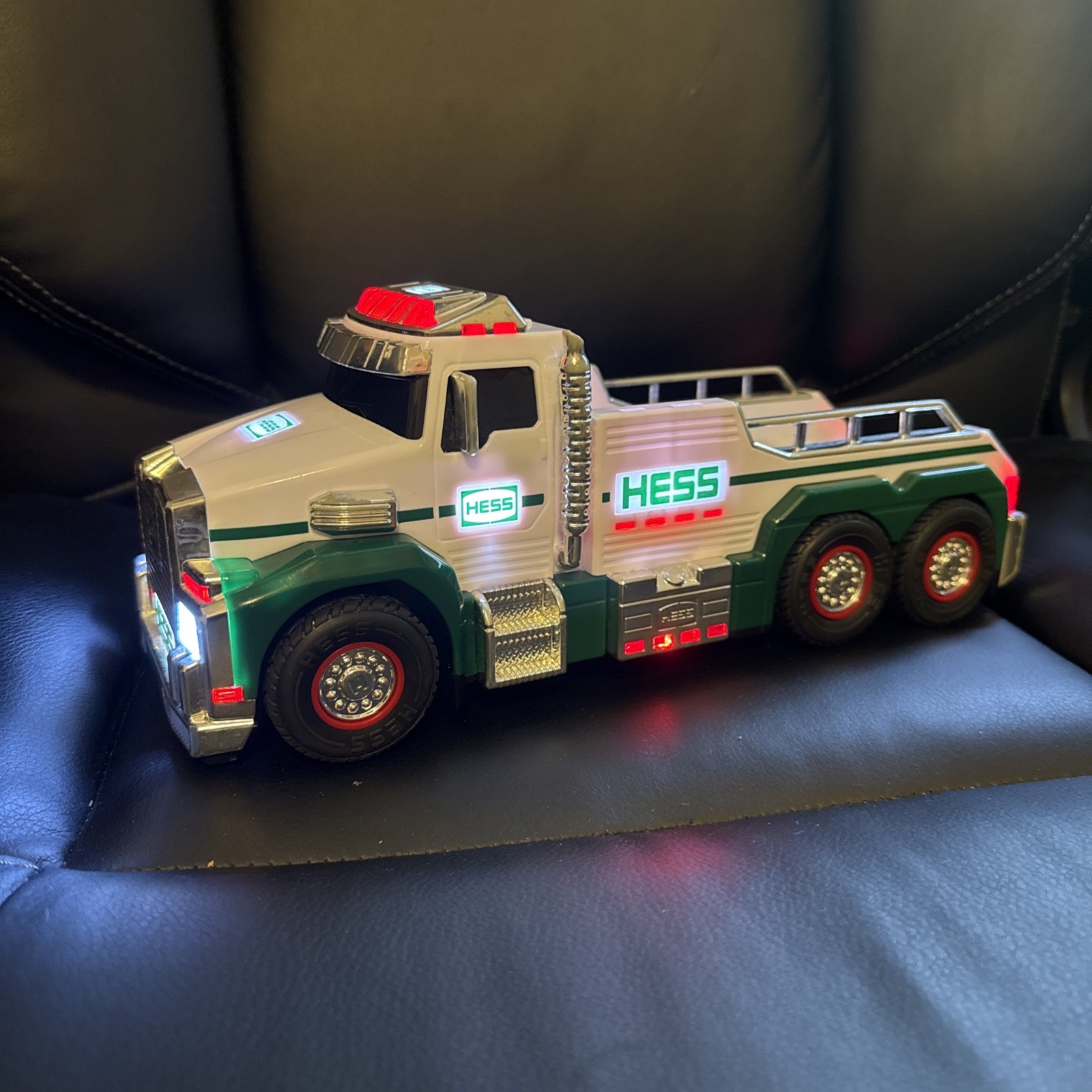 2019 Hess Tow Truck & Rescue Team - Collectible Truck ONLY Lights Sounds Work