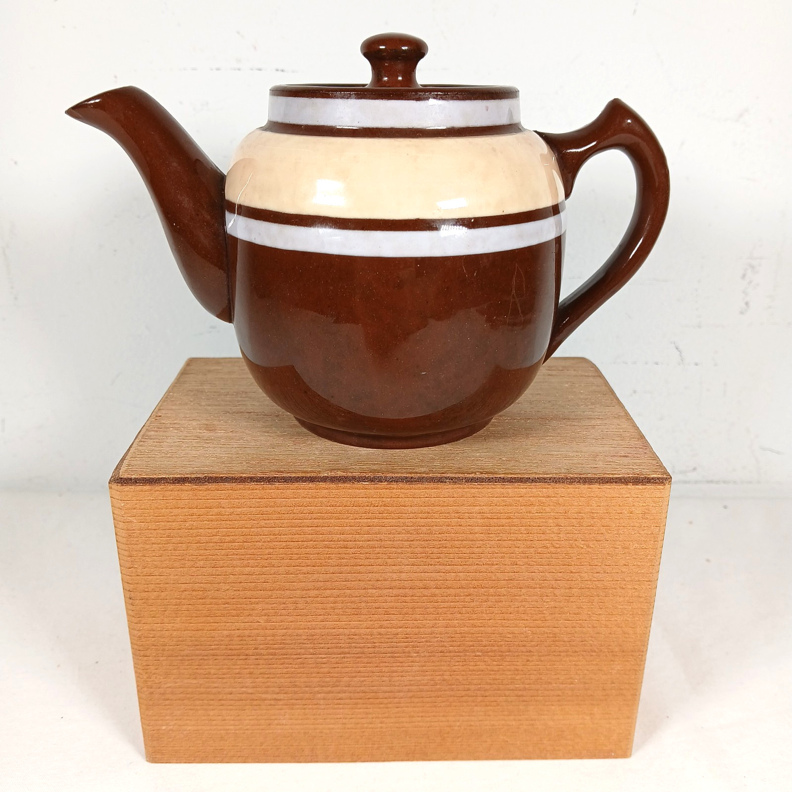 English Sadler Brown Betty Teapot Cream White Brown Vintage Earthenware 2 Cups