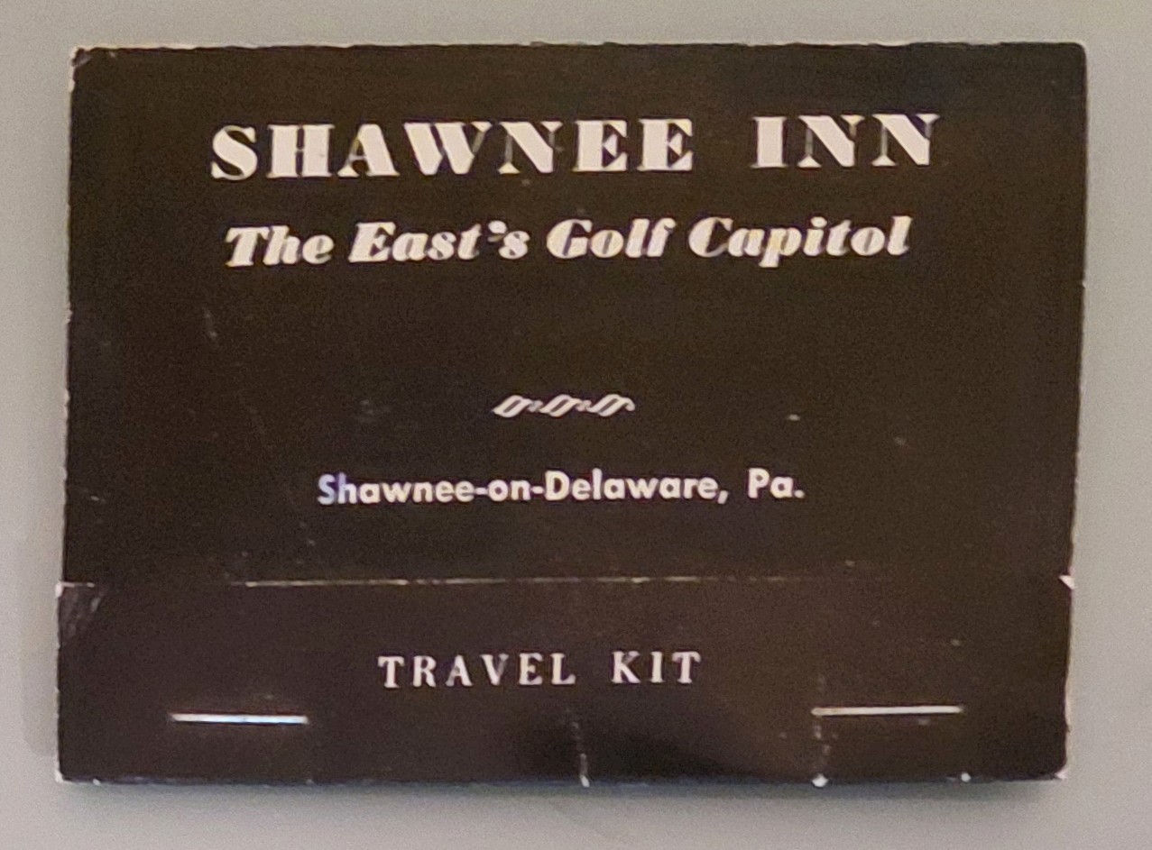 VTG SHAWNEE INN THE EAST'S GOLF CAPITOL SEWING TRAVEL KIT 2 ½” T 3 ½” W