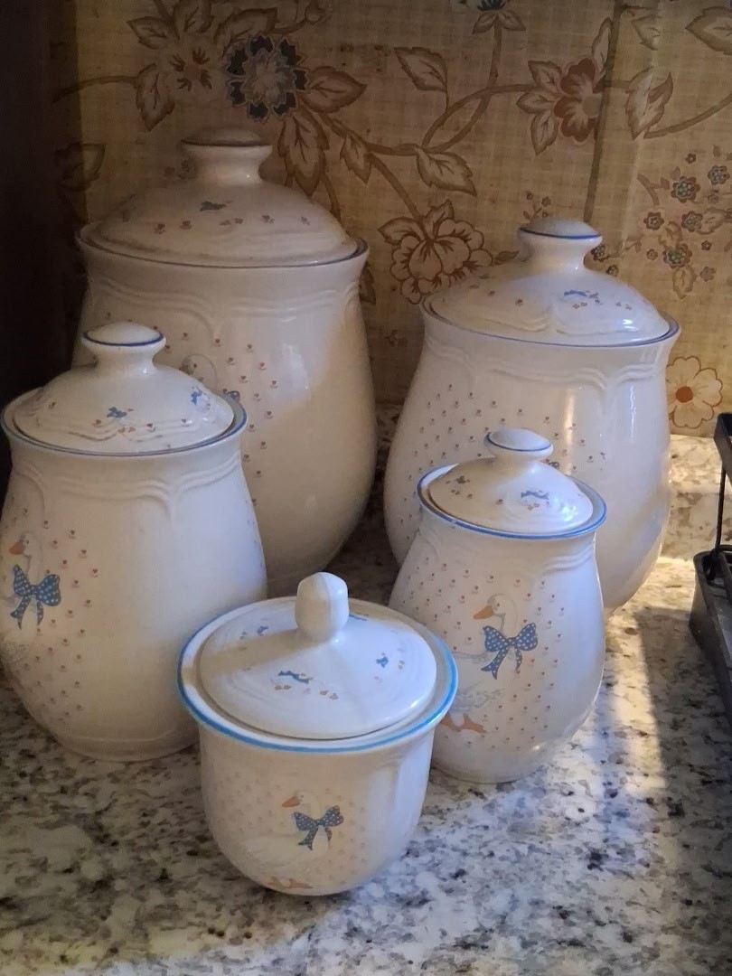 Vintage Tienshan Stoneware Aunt Rhody blue ribbon goose