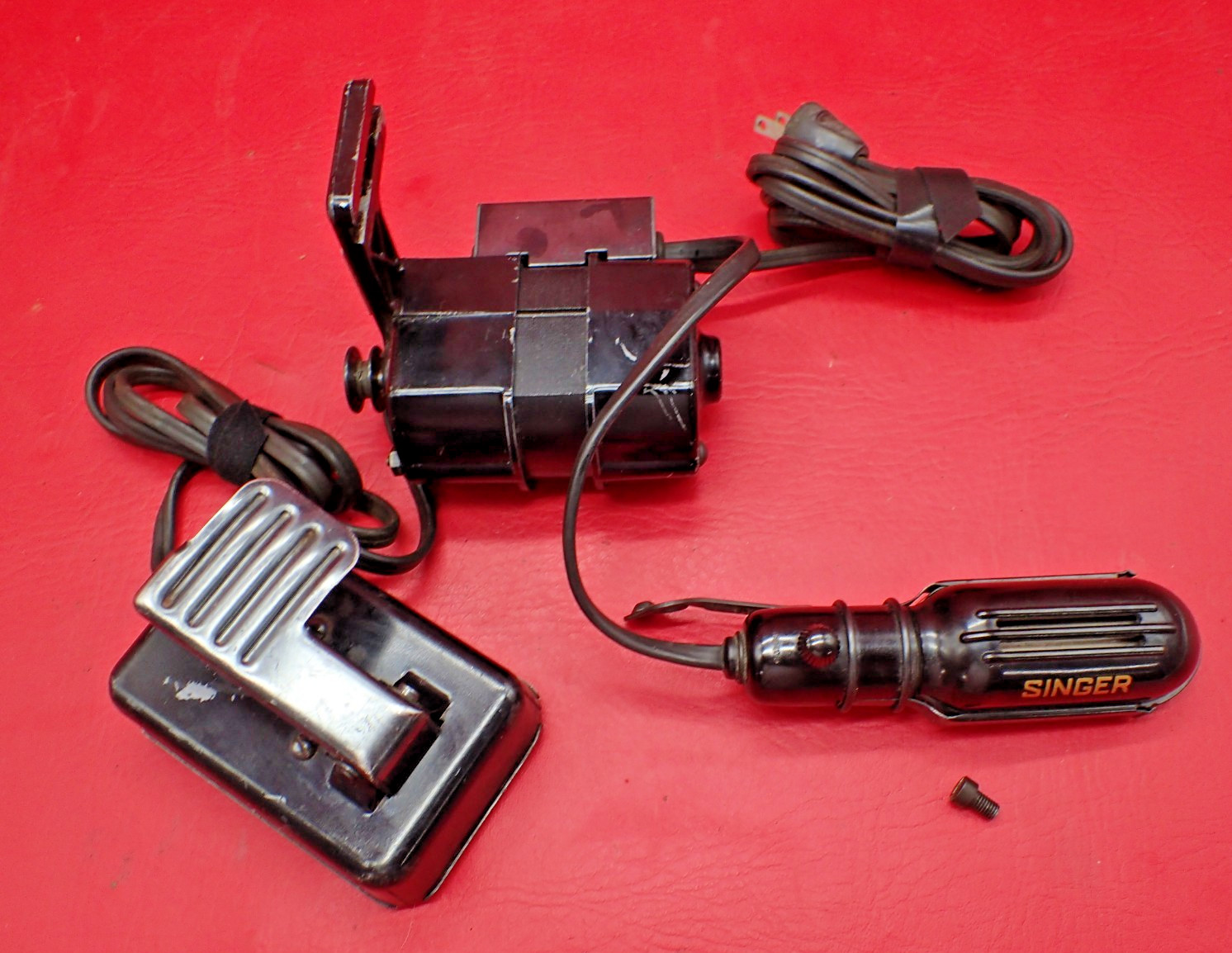 Vtg. 1931 Singer 99 Sewing Machine RFJ5-8 Motor Light & Foot Controller TESTED